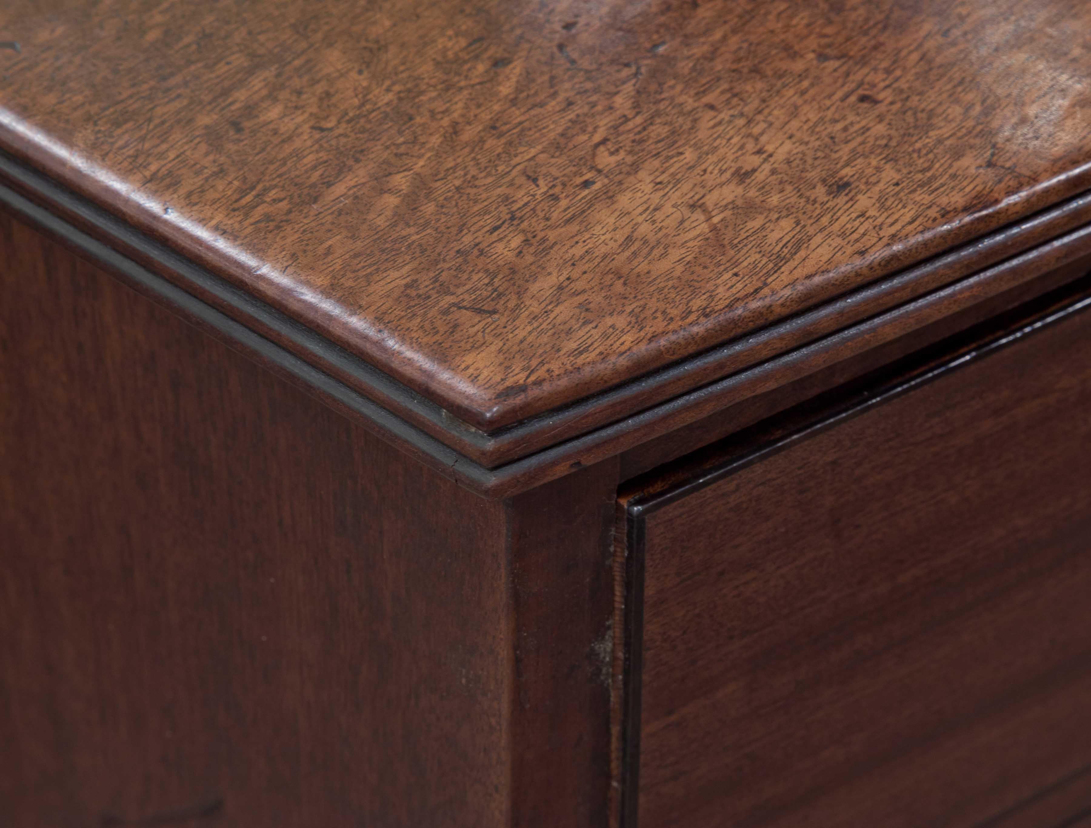Regency Mahogany Bow Front Chest of Drawers For Sale 2