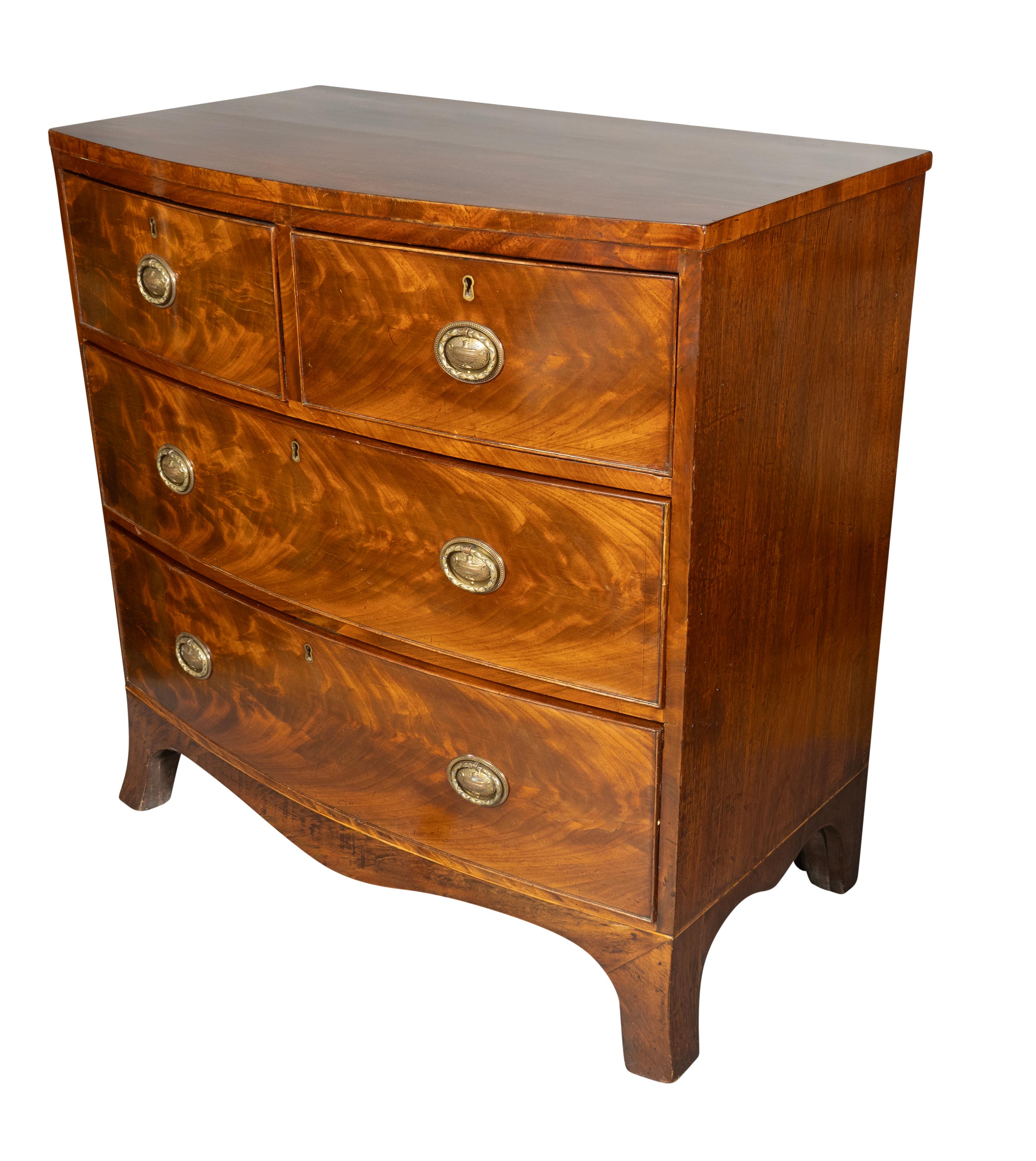 Ottone Cassettiera con arco in mogano Regency in vendita