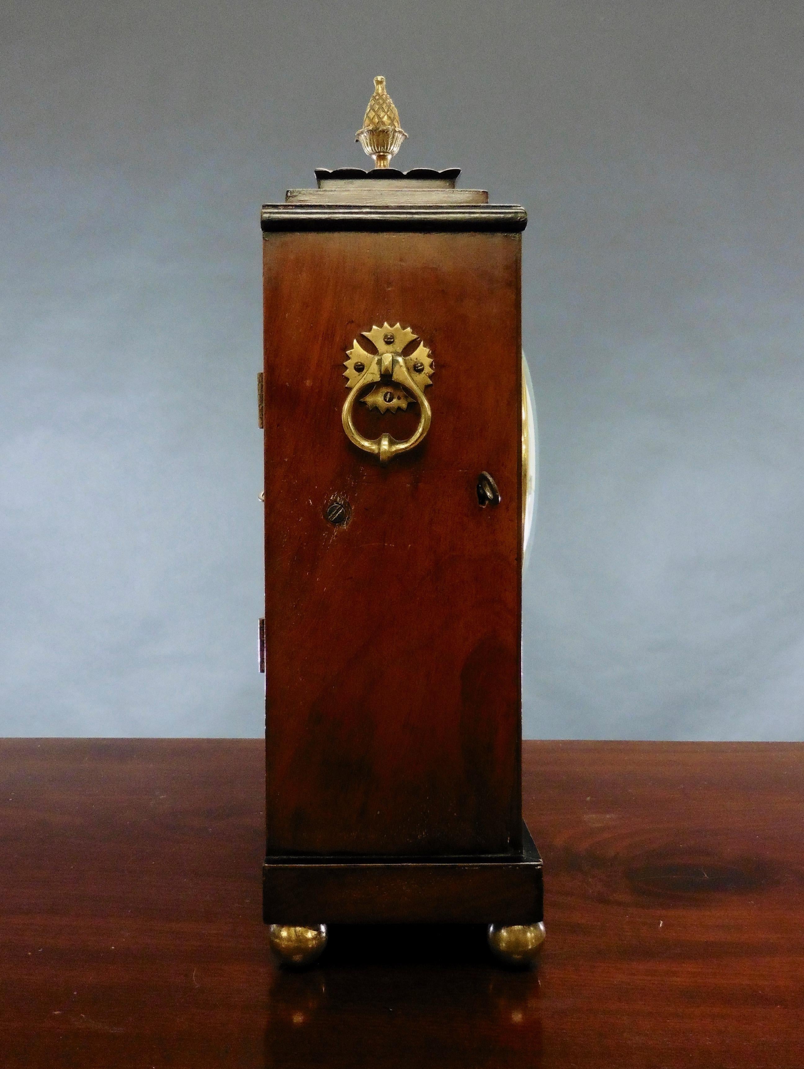 Acajou Horloge à chevalet en acajou de style Régence de George Grove, Londres en vente