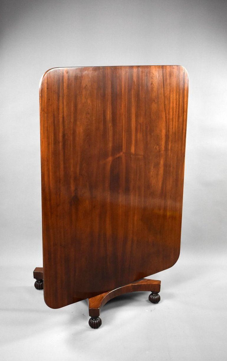 Regency Mahogany Tilt-Top Breakfast Table
Item Code: LC949
Circa 1815
A fine quality Regency period mahogany breakfast table of generous proportions, featuring a beautifully figured rectangular top with rounded corners and rich colour throughout.