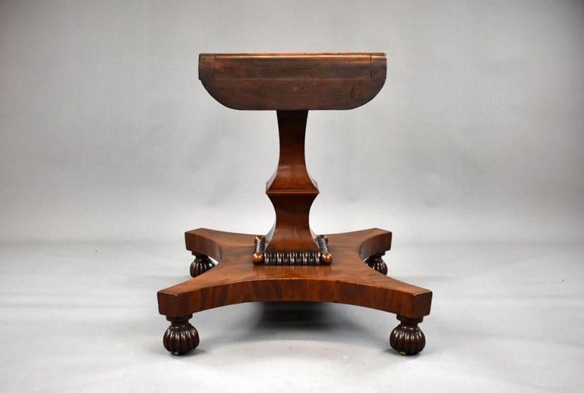 Regency Mahogany Breakfast Table siglo XIX en venta