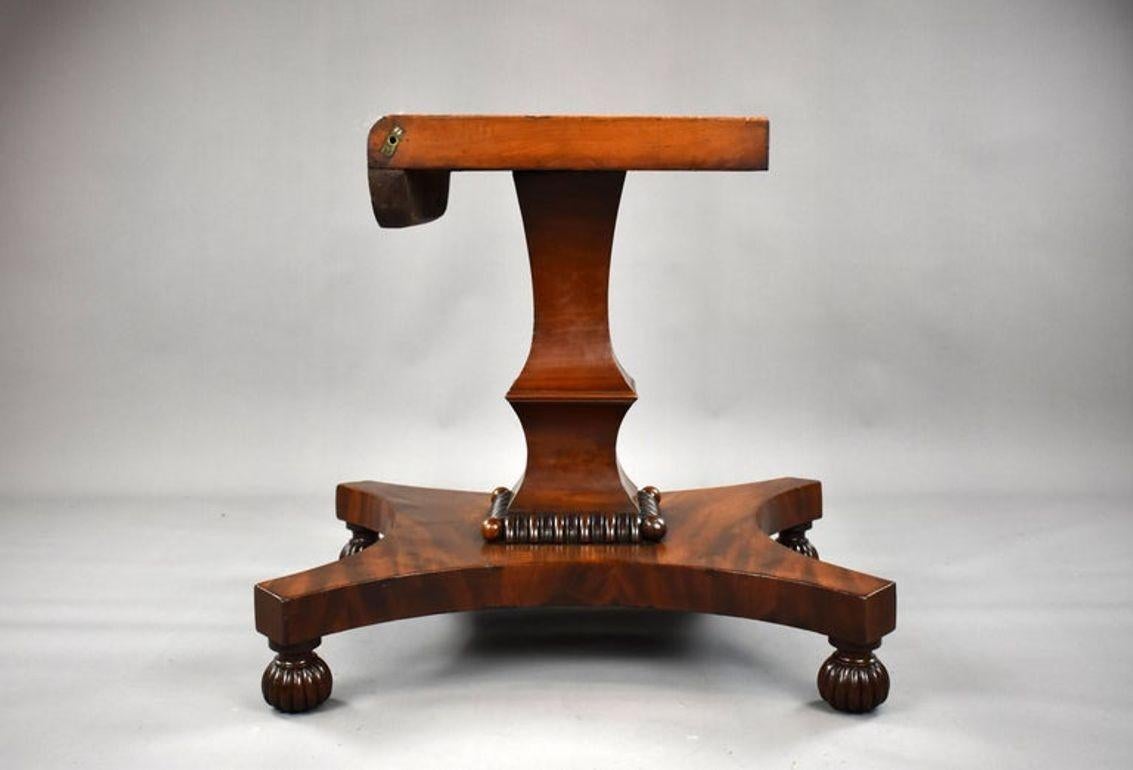 Regency Mahogany Breakfast Table Caoba en venta