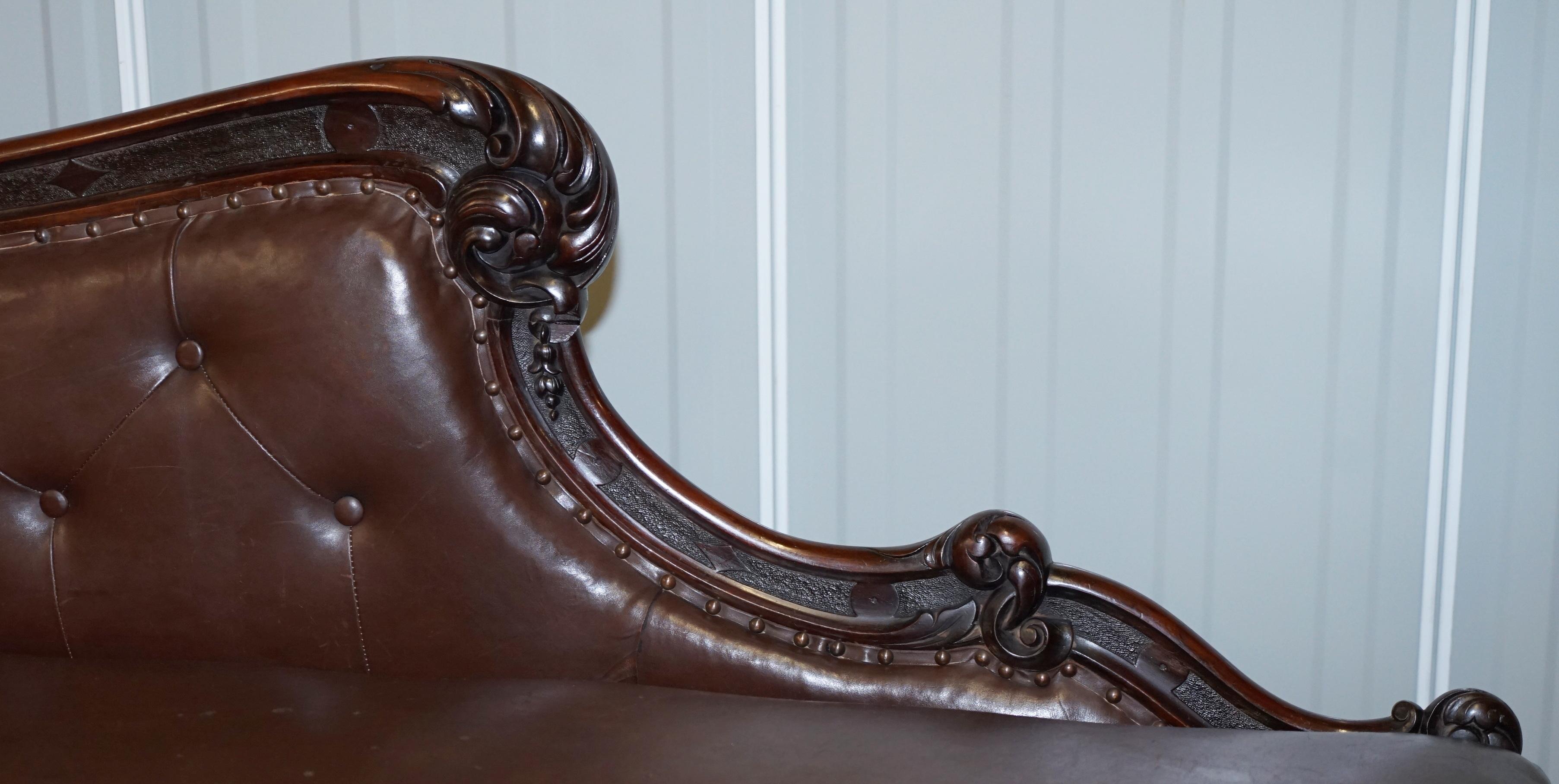 Regency Mahogany & Brown Leather Chesterfield Buttoned Chaise Lounge Sofa Chair In Good Condition In West Sussex, Pulborough