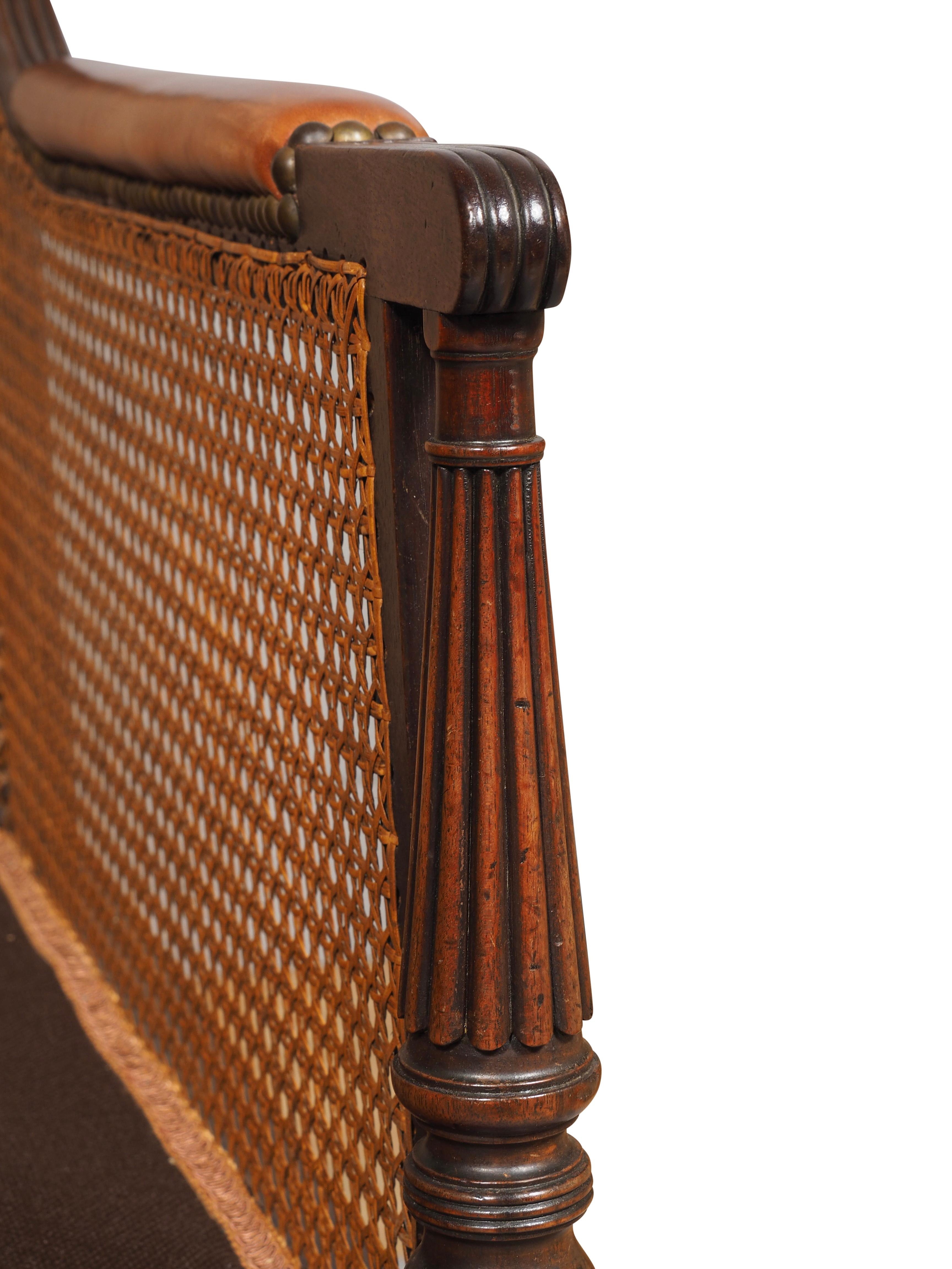 Regency Acajou canné Bergere en vente 8