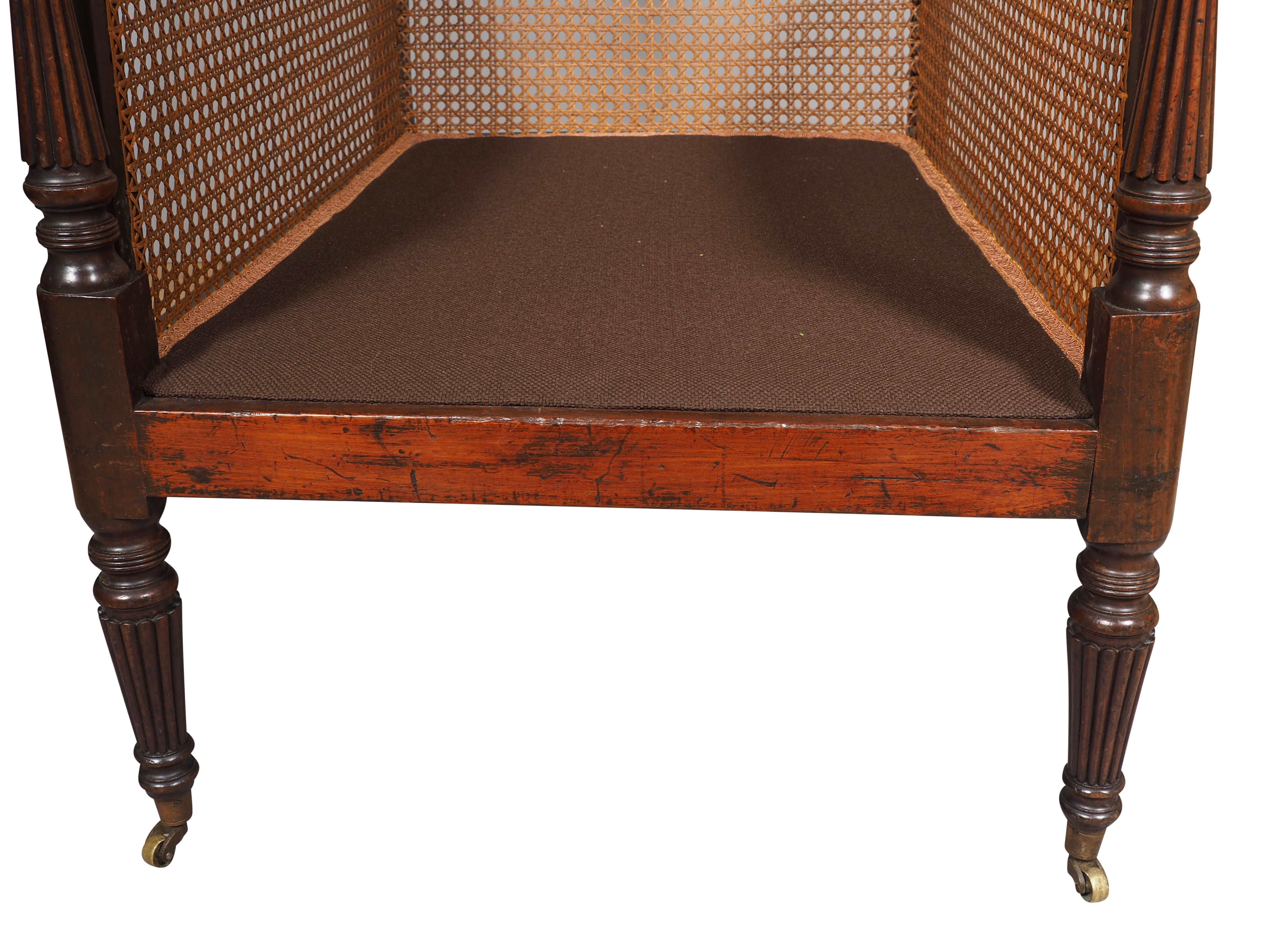 Regency Acajou canné Bergere en vente 9