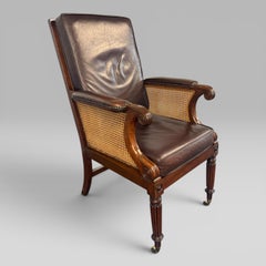 Fauteuil bergère de bibliothèque de style Régence en acajou et osier, avec coussins en cuir