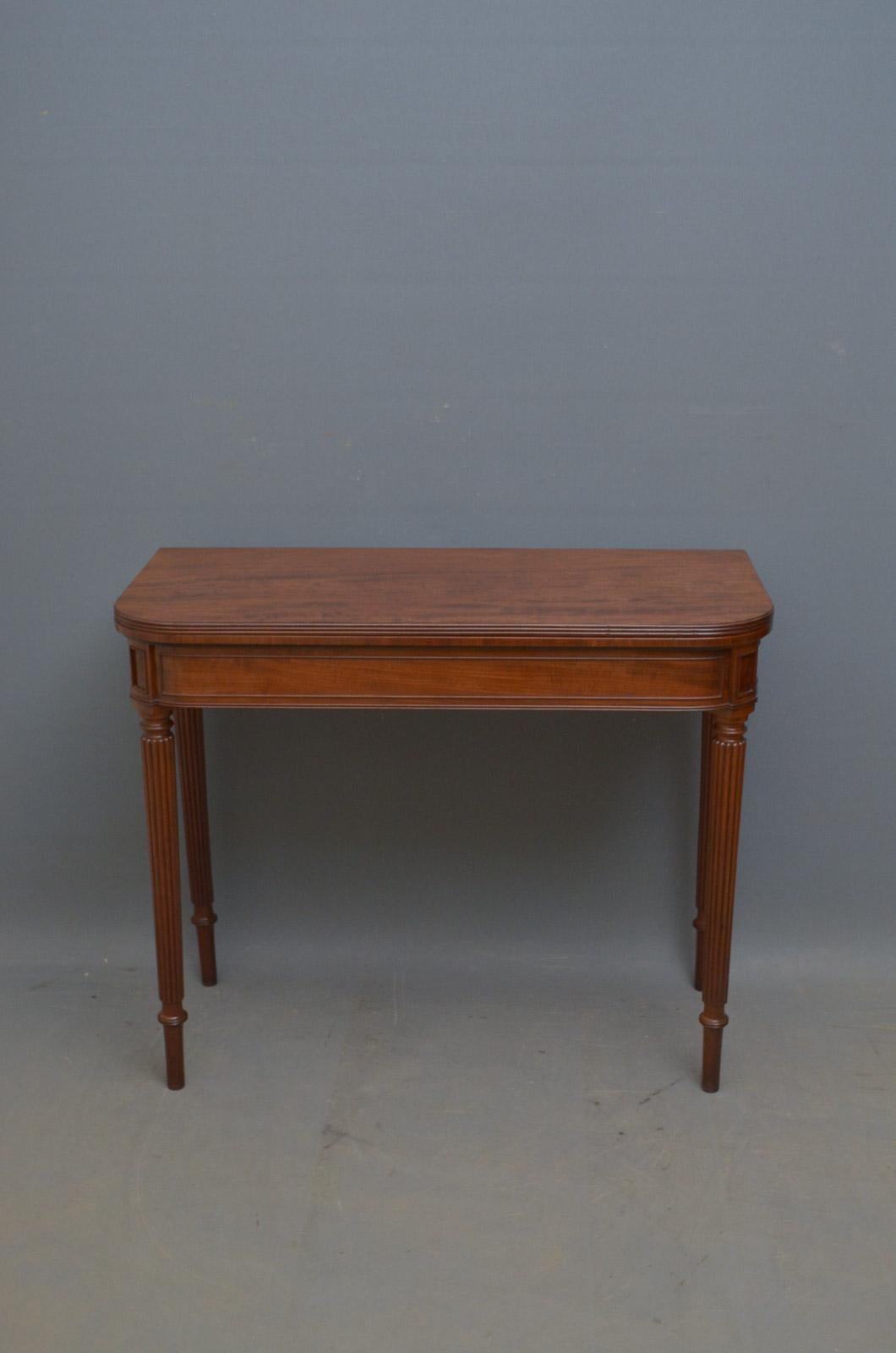 Sn4474, exceptional quality Regency mahogany card table possibly by Gillows, having figured mahogany, fold over top with reeded edge and molded frieze flanked by rectangular panels, all standing on turned, tapered and reeded legs. This antique table