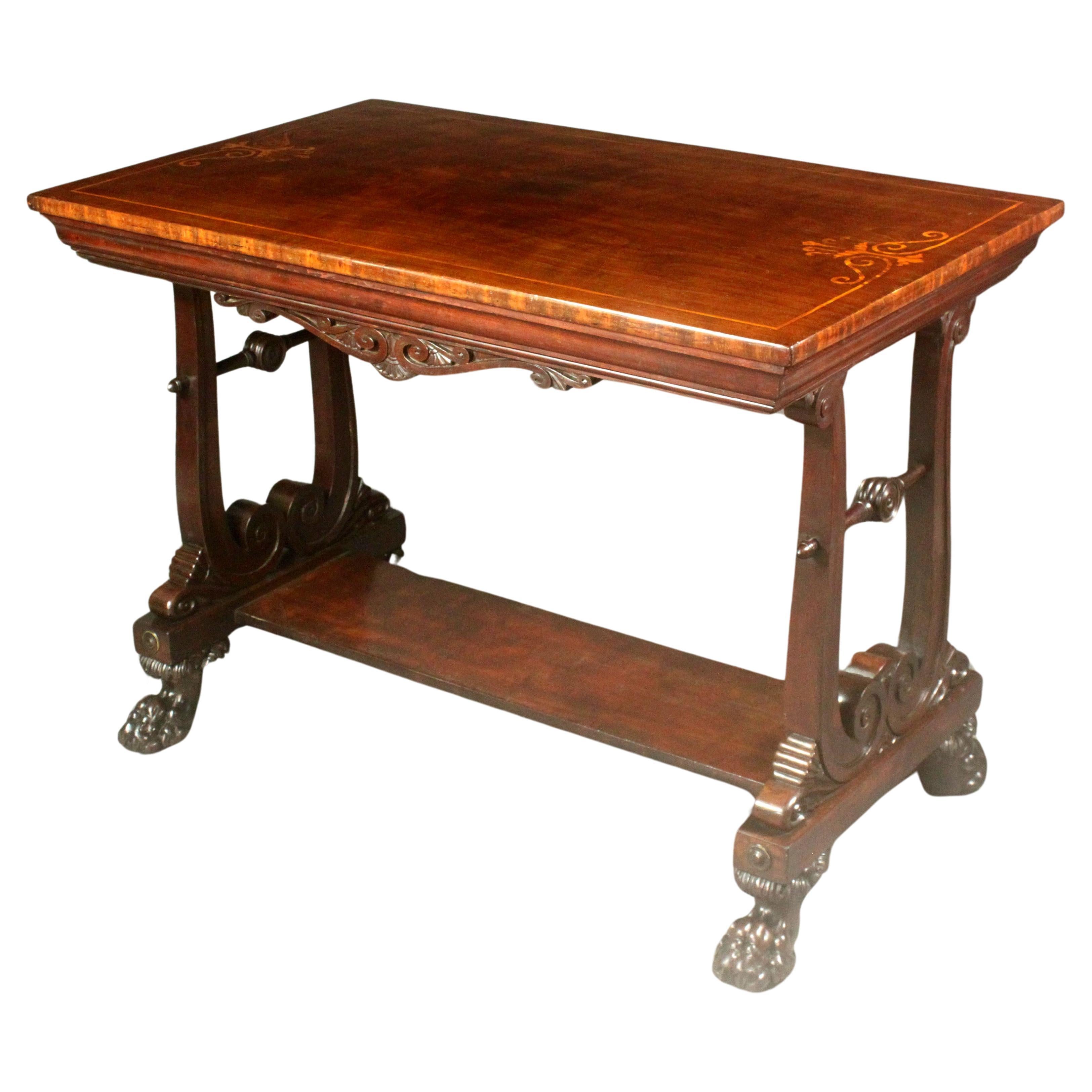 Table centrale en acajou de style Régence en vente
