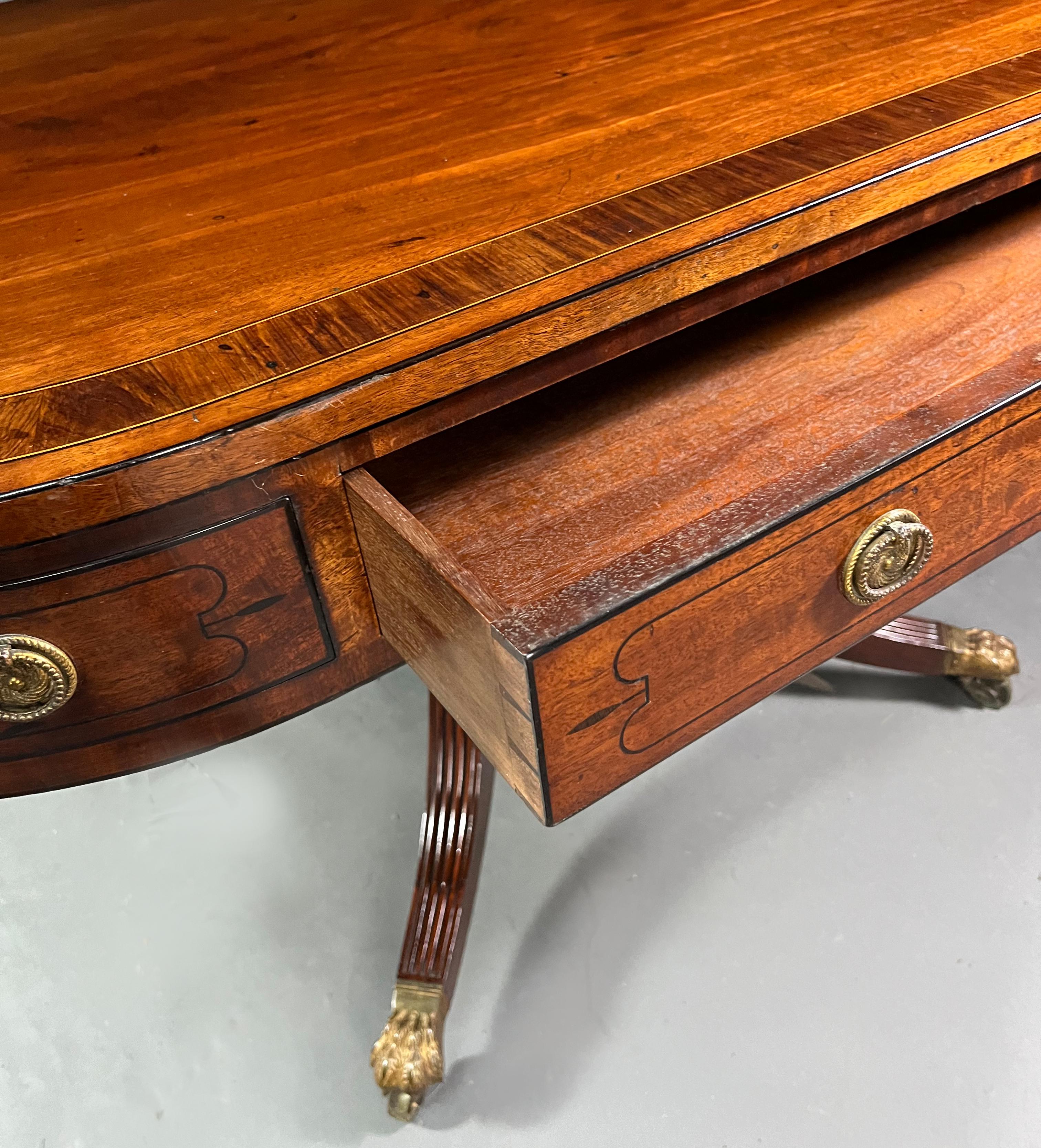 Regency Mahogany Centre Table in the manner of Gillows of Lancaster For Sale 5