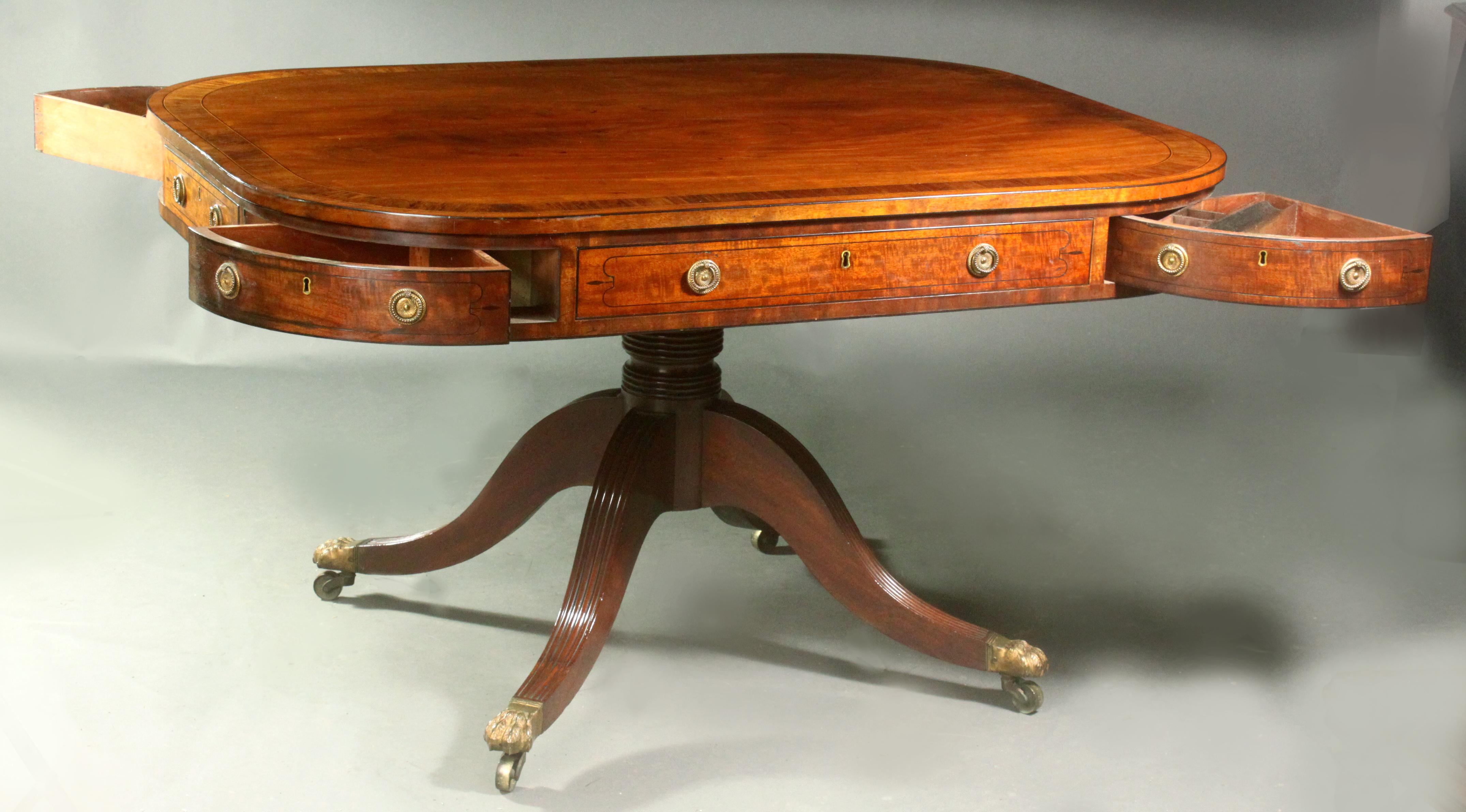 Regency Mahogany Centre Table in the manner of Gillows of Lancaster For Sale 7