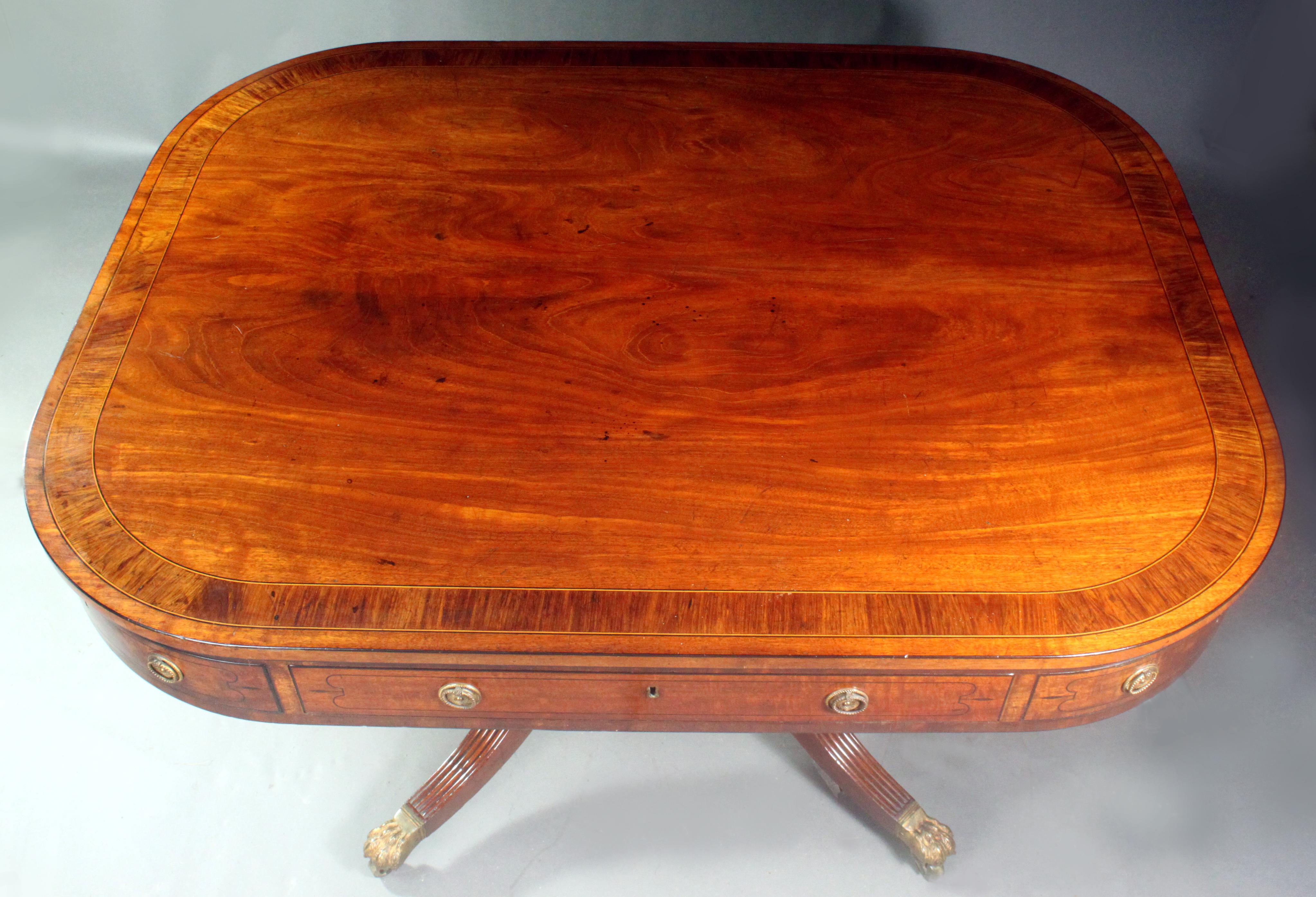 Regency Mahogany Centre Table in the manner of Gillows of Lancaster For Sale 10