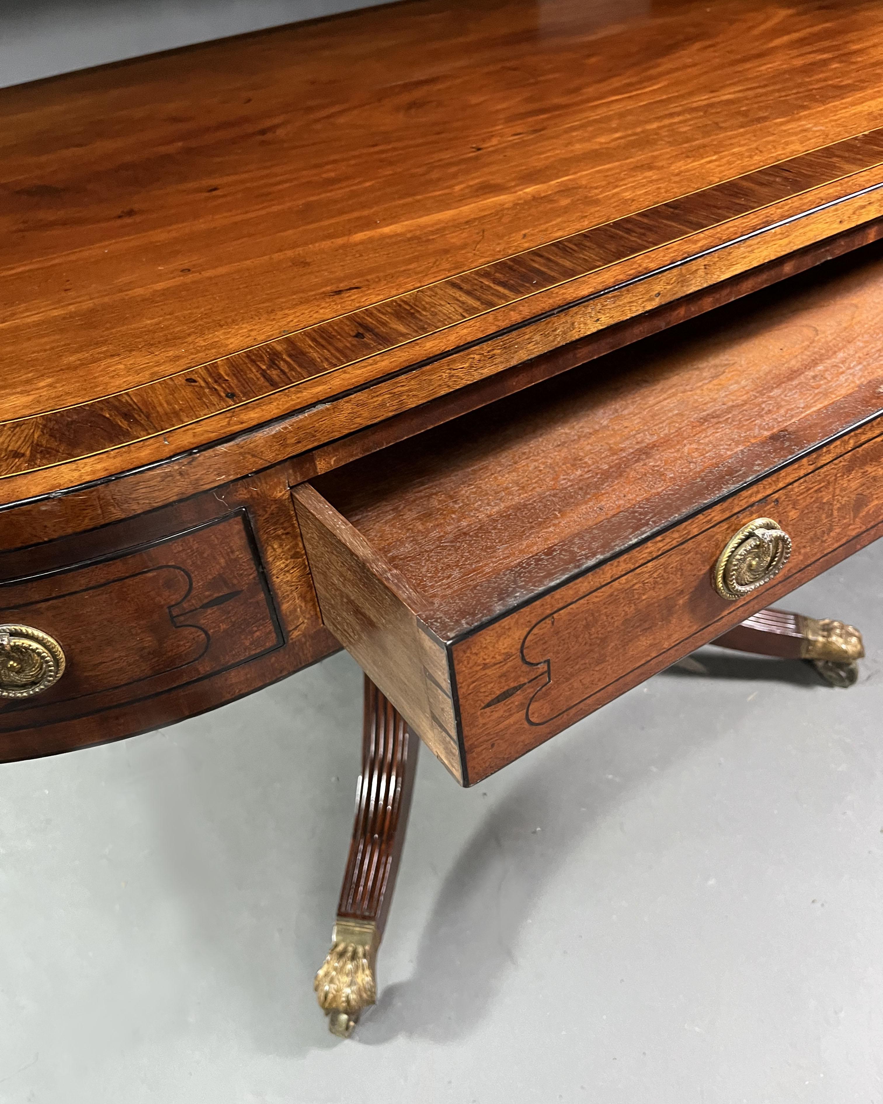 Early 19th Century Regency Mahogany Centre Table in the manner of Gillows of Lancaster For Sale