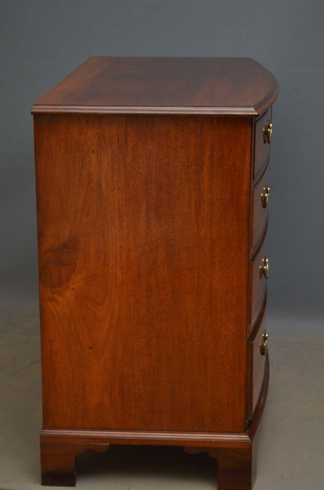 Regency Mahogany Chest of Drawers For Sale 4