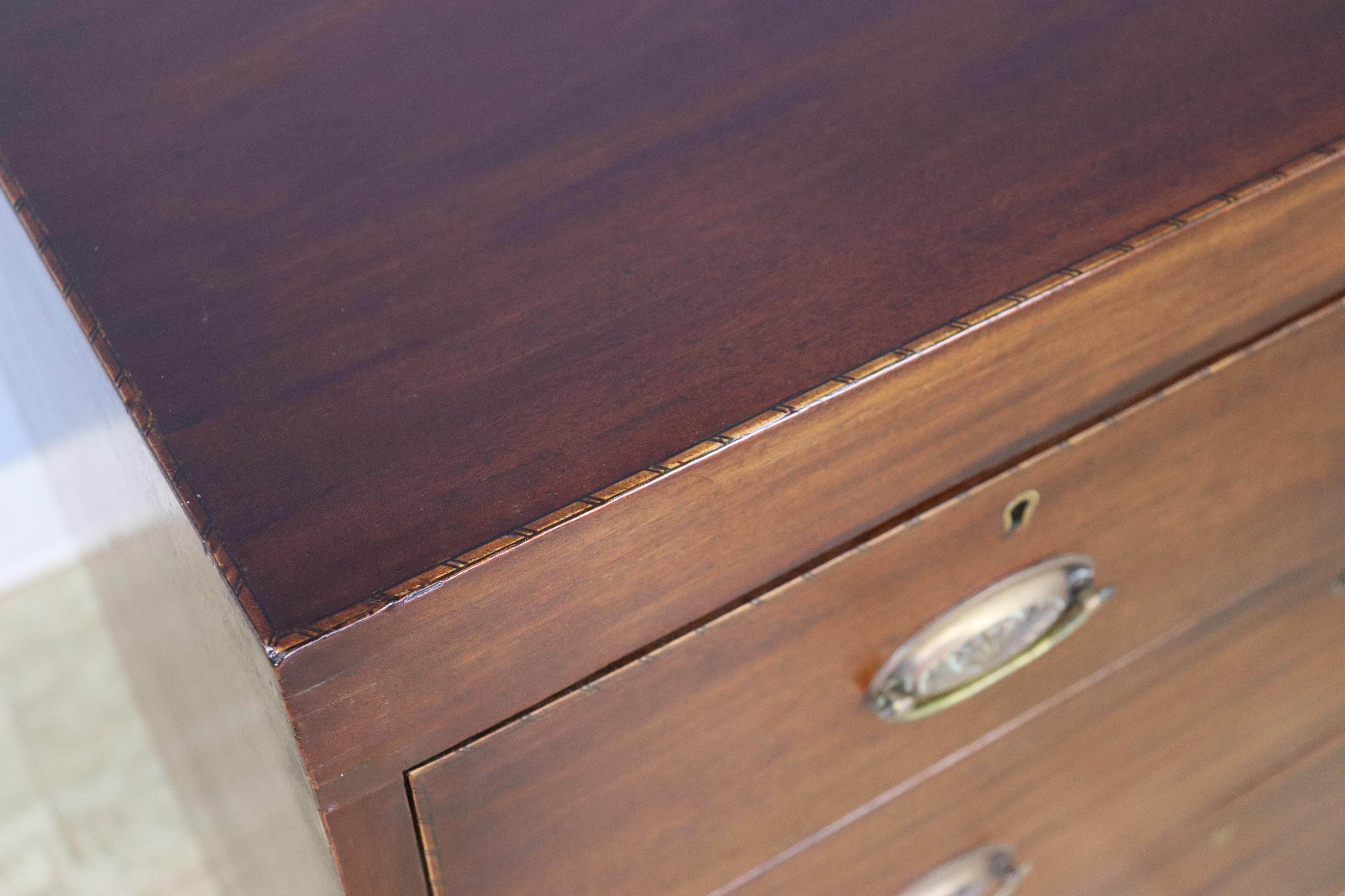 Regency Mahogany Chest of Drawers with Intricate Stringing For Sale 3