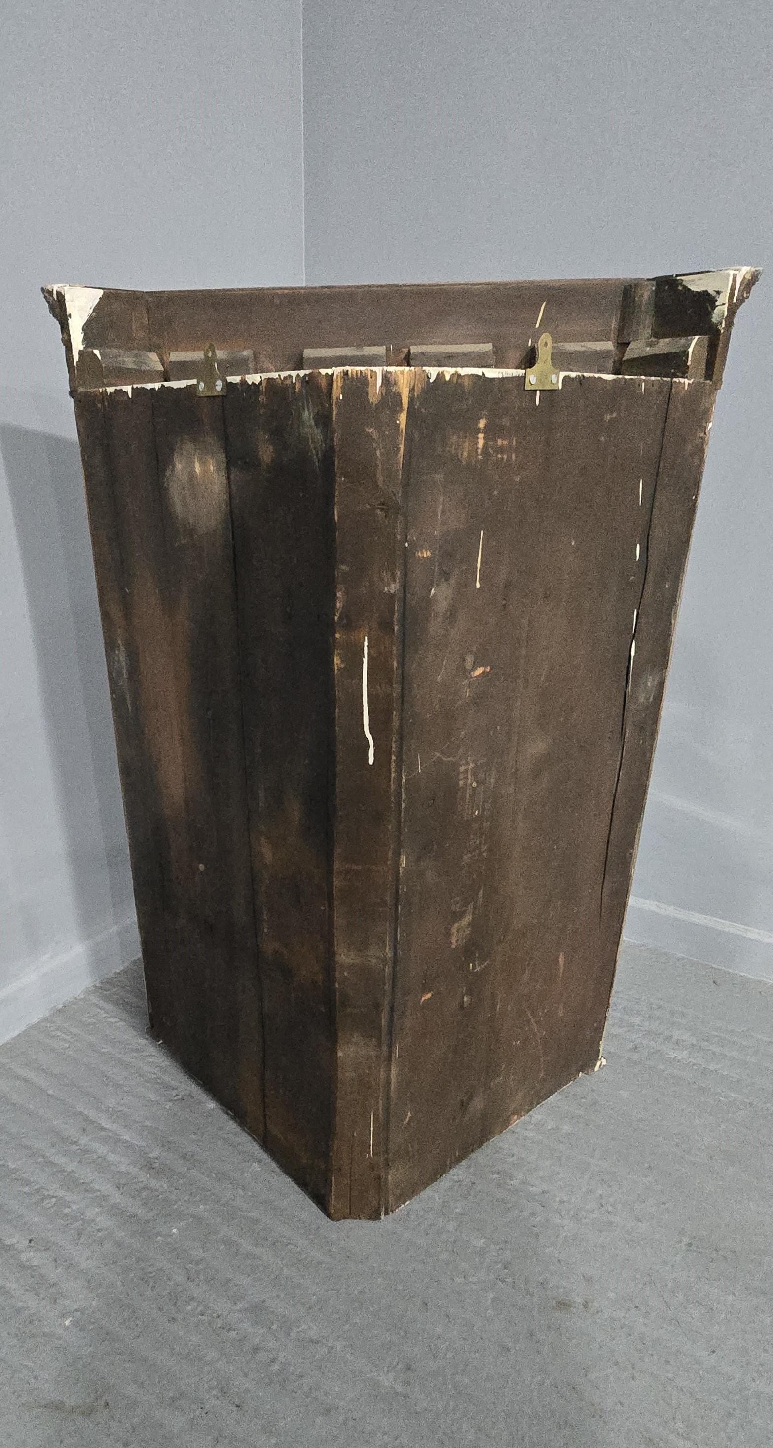 Regency-Eckschrank aus Mahagoni im Angebot 4