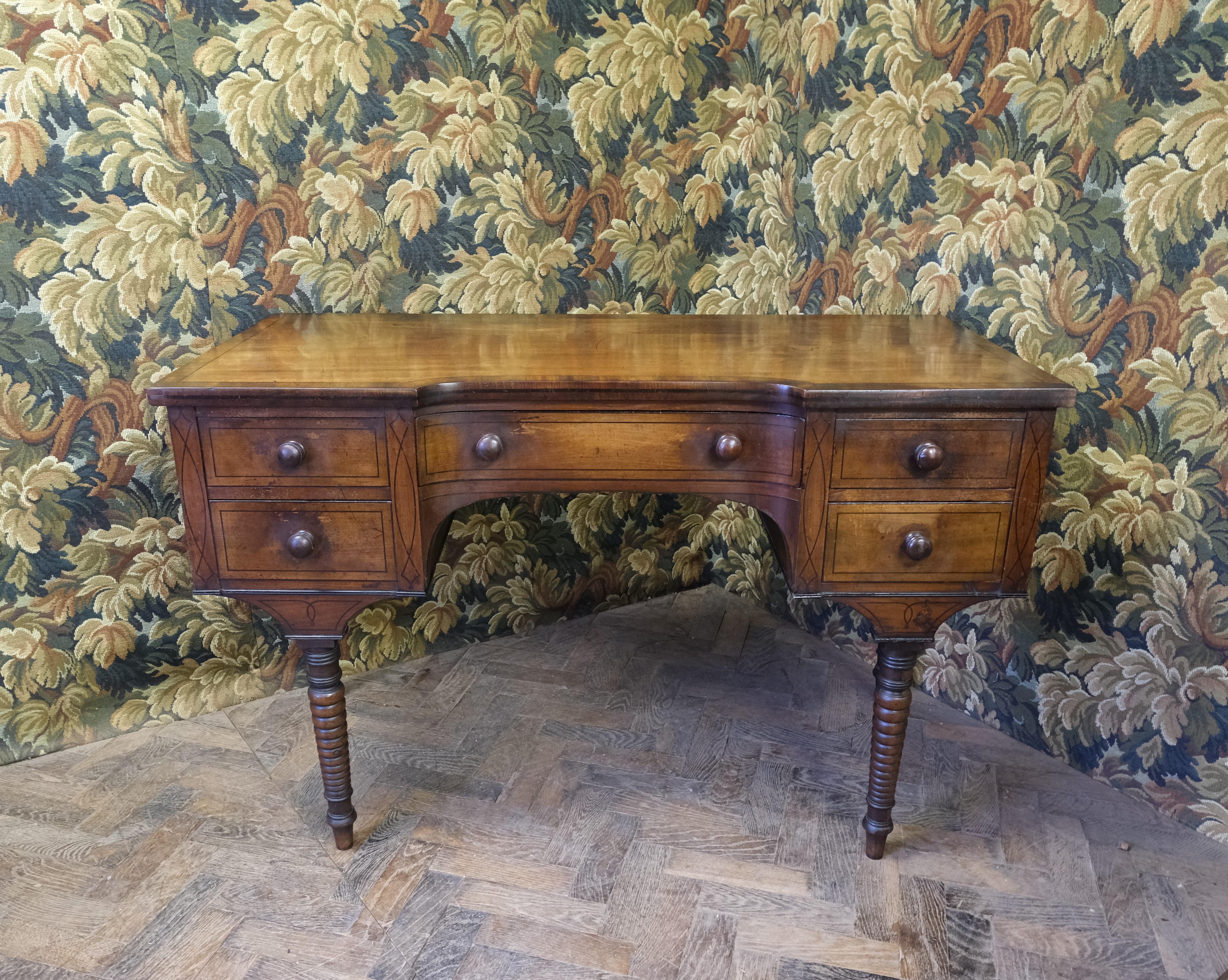 Early 19th Century Regency mahogany dressing table For Sale