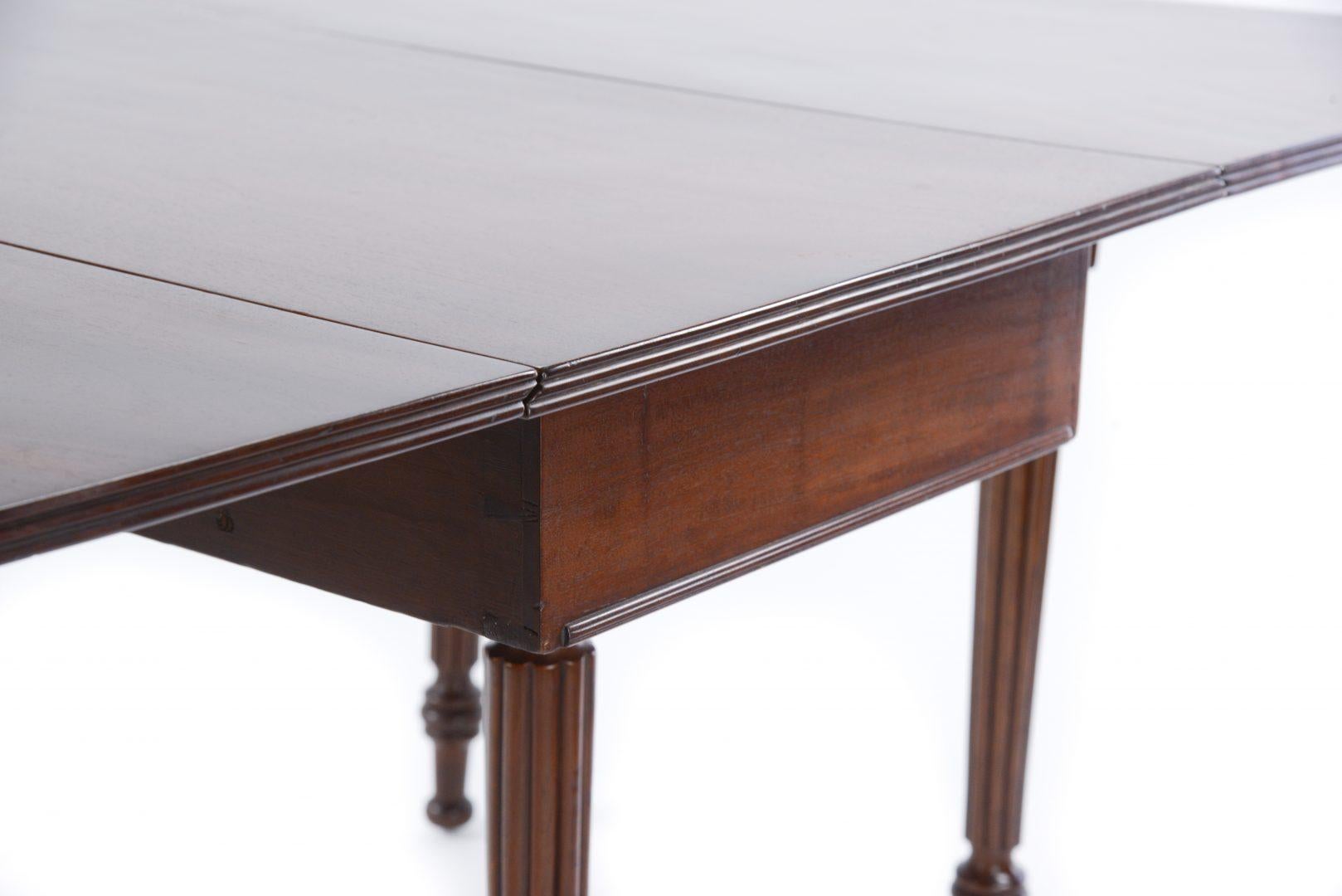 Regency Mahogany Drop Leaf Dining Table in the Style of Gillows In Good Condition In Northwich, GB