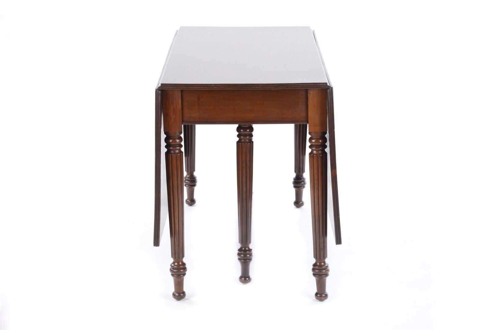 19th Century Regency Mahogany Drop Leaf Dining Table in the Style of Gillows