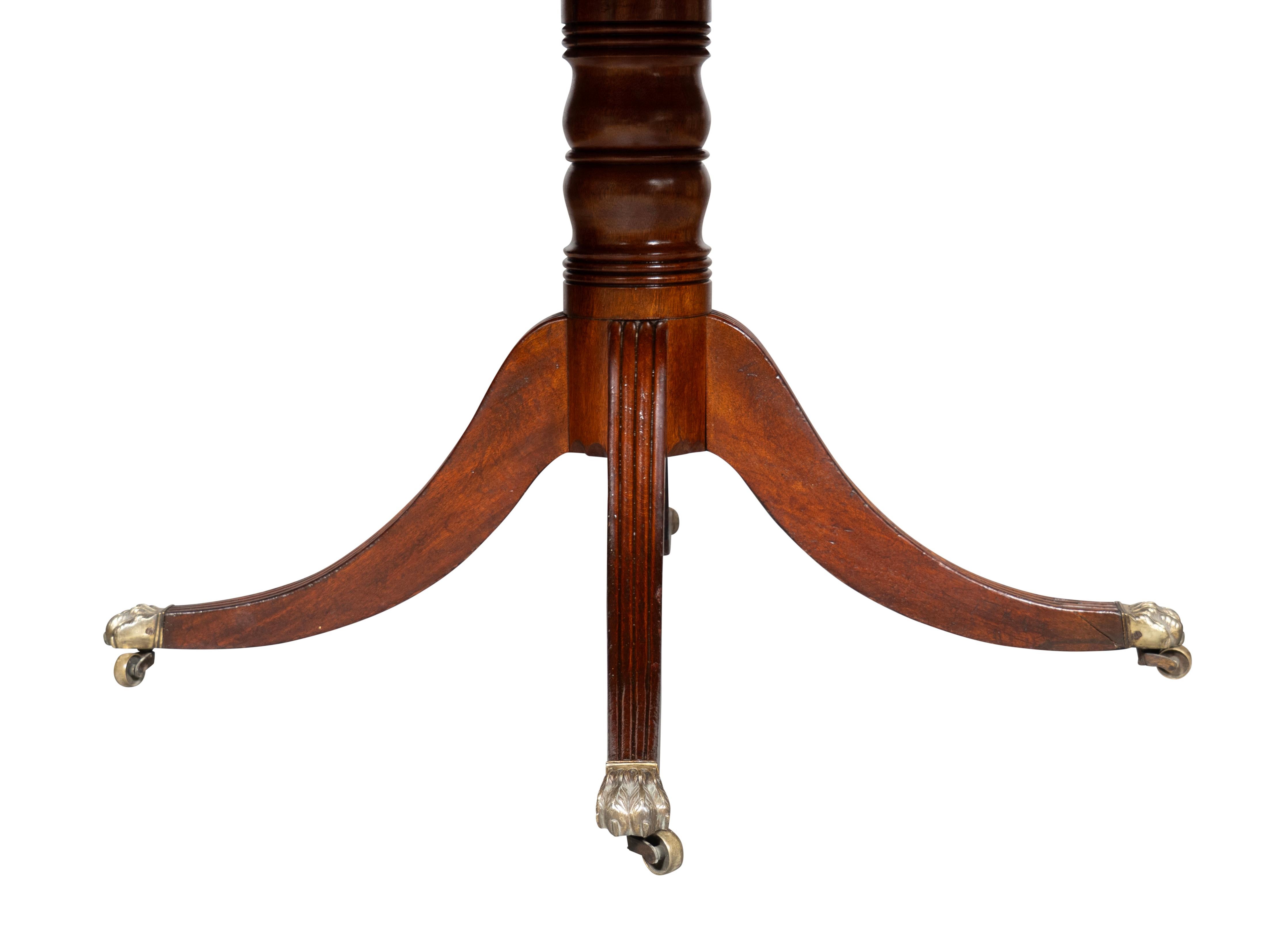Table à tambour Regency en acajou en vente 4