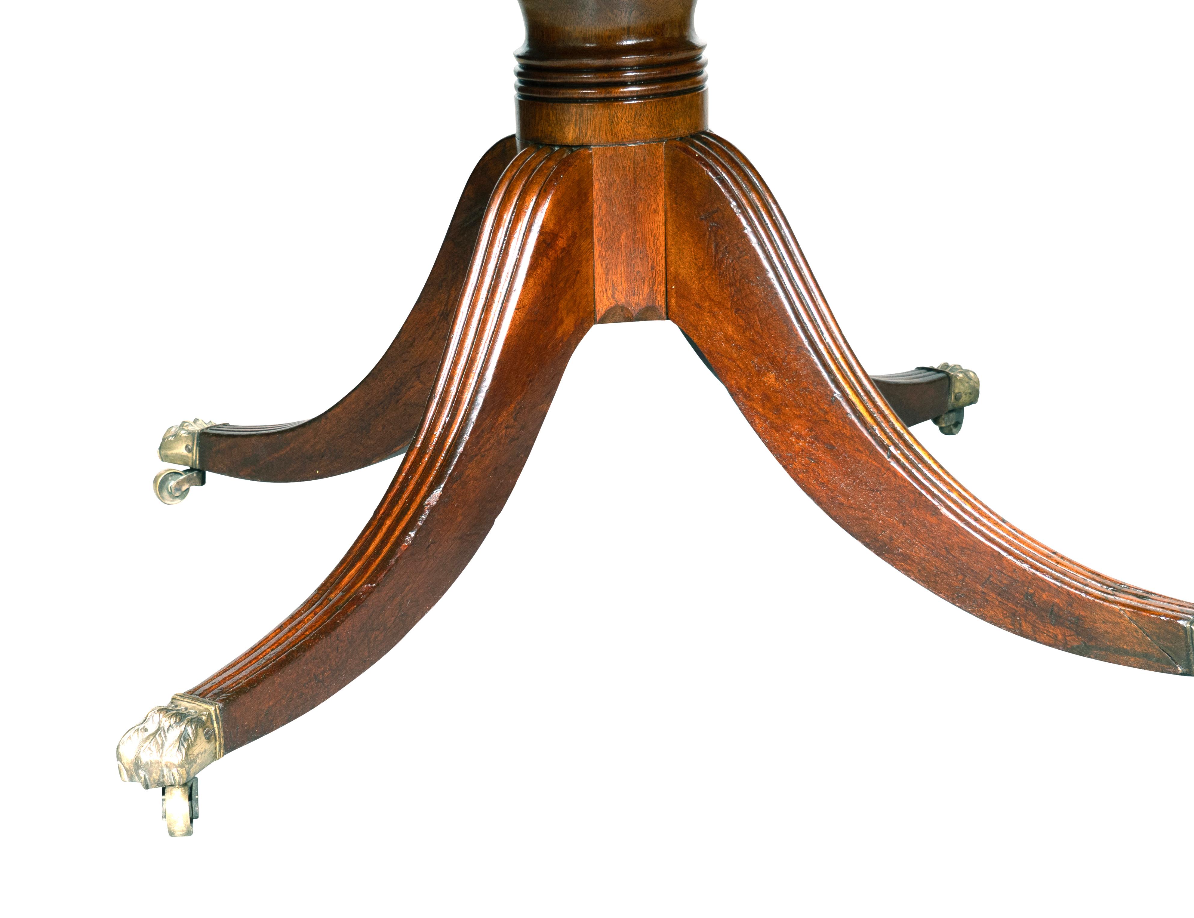 Début du XIXe siècle Table à tambour Regency en acajou en vente