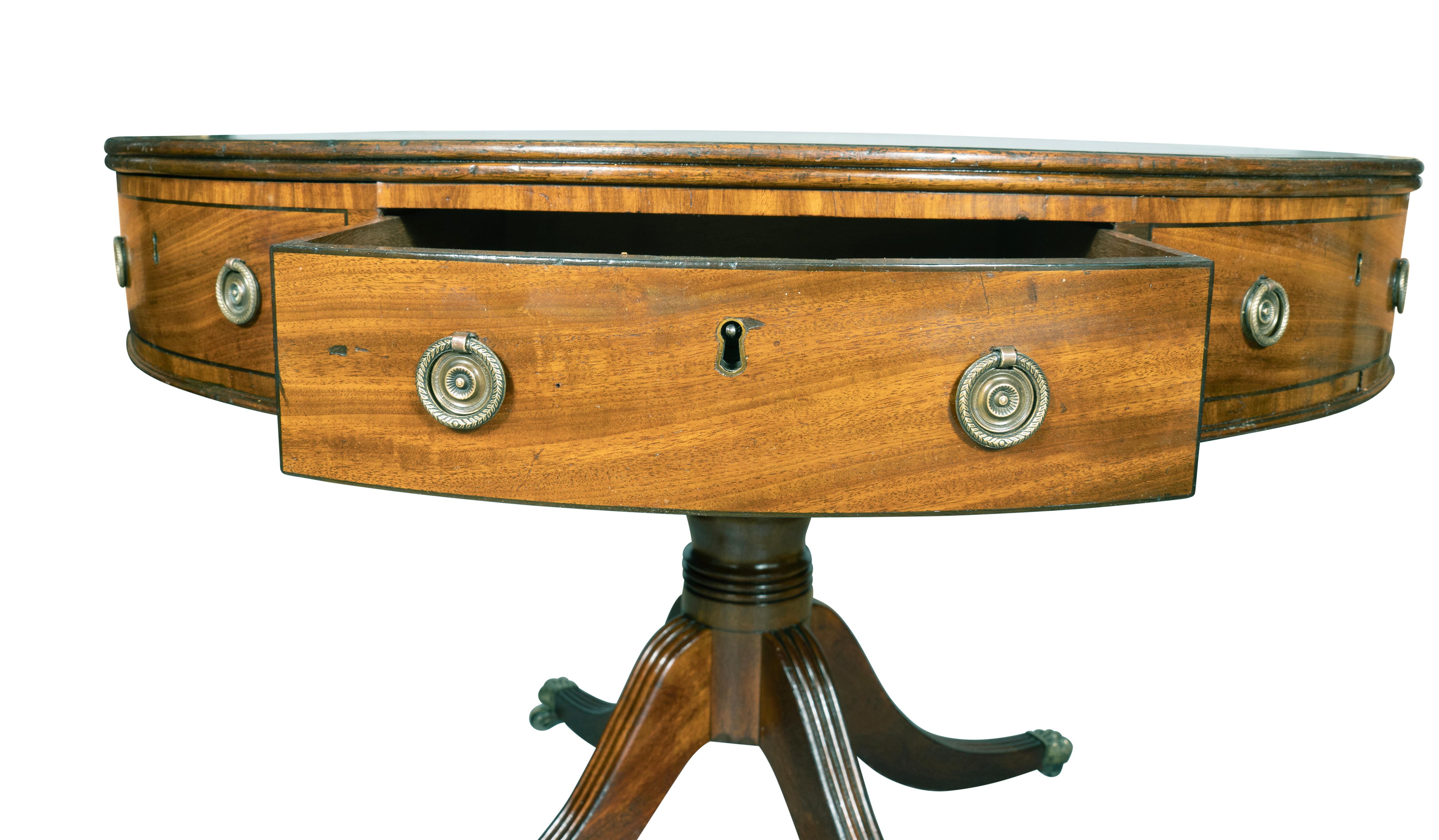 Laiton Table à tambour Regency en acajou en vente