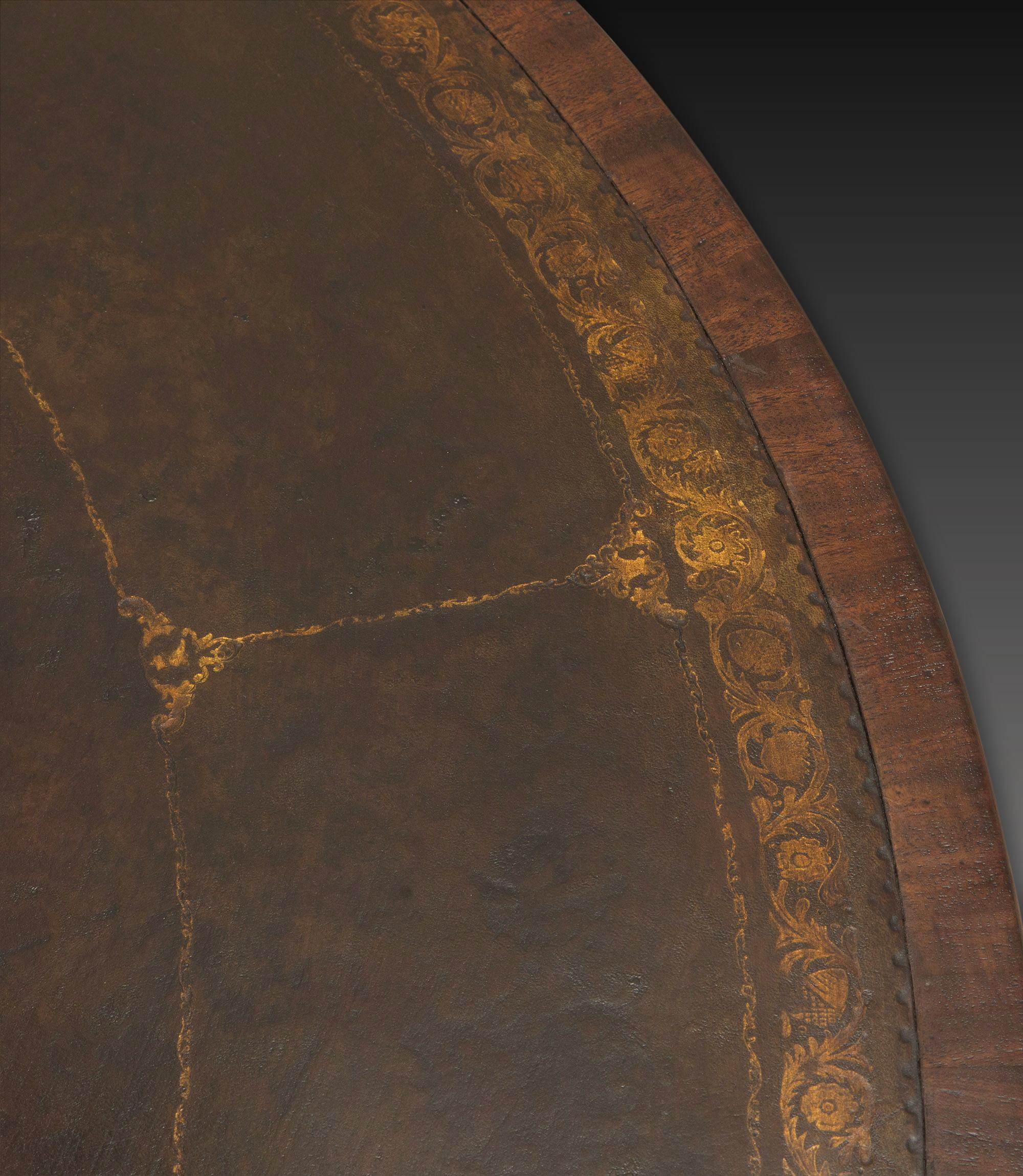 Laiton Regency Mahogany Drum Table en vente