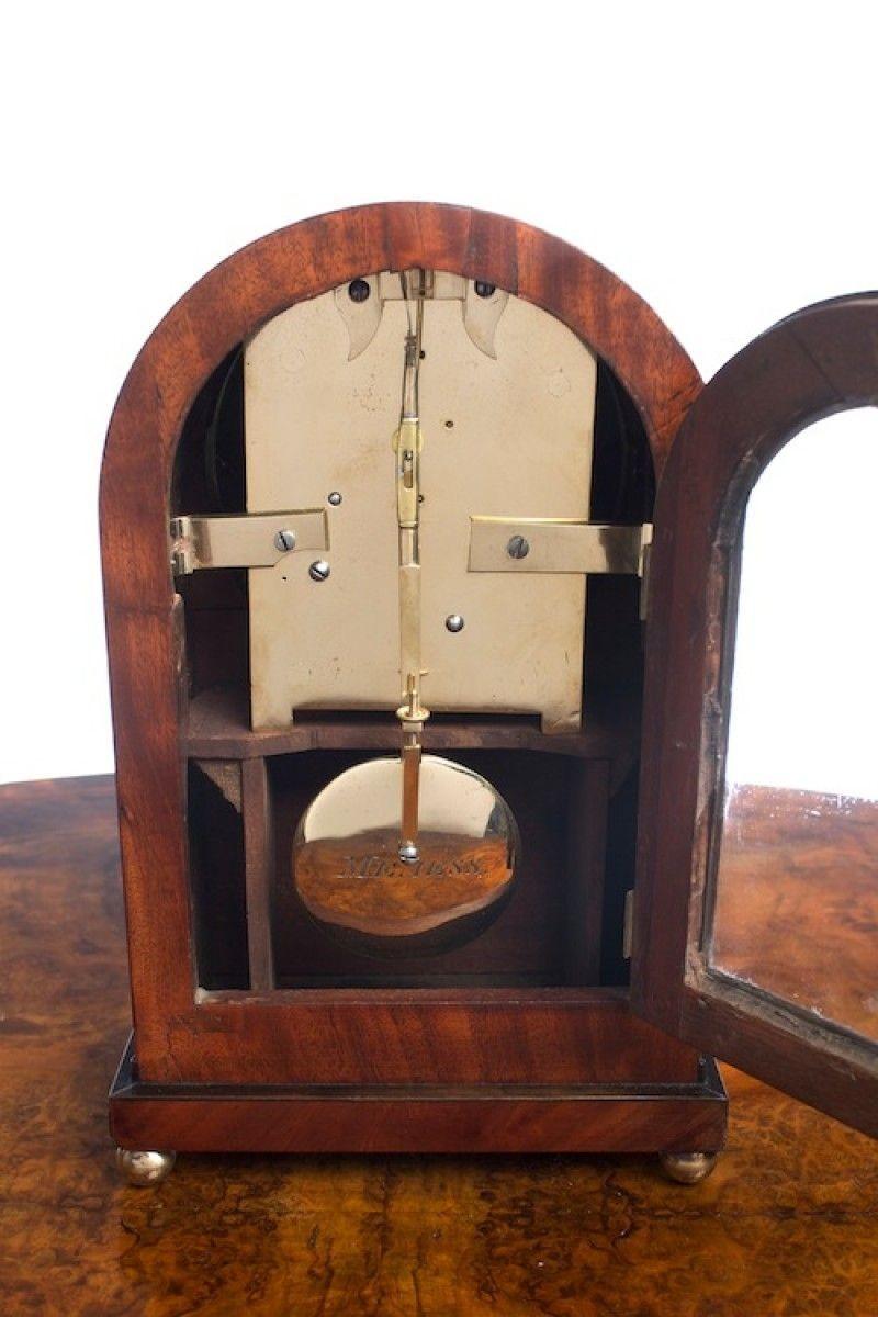 Regency bracket clock in an arch top case with brass inlay and dentil moulding, side carrying handles and standing on four brass ball feet.
 
Painted dial with Roman numerals and original spade hands signed ‘Memess, Trafalgar Square, London’.
