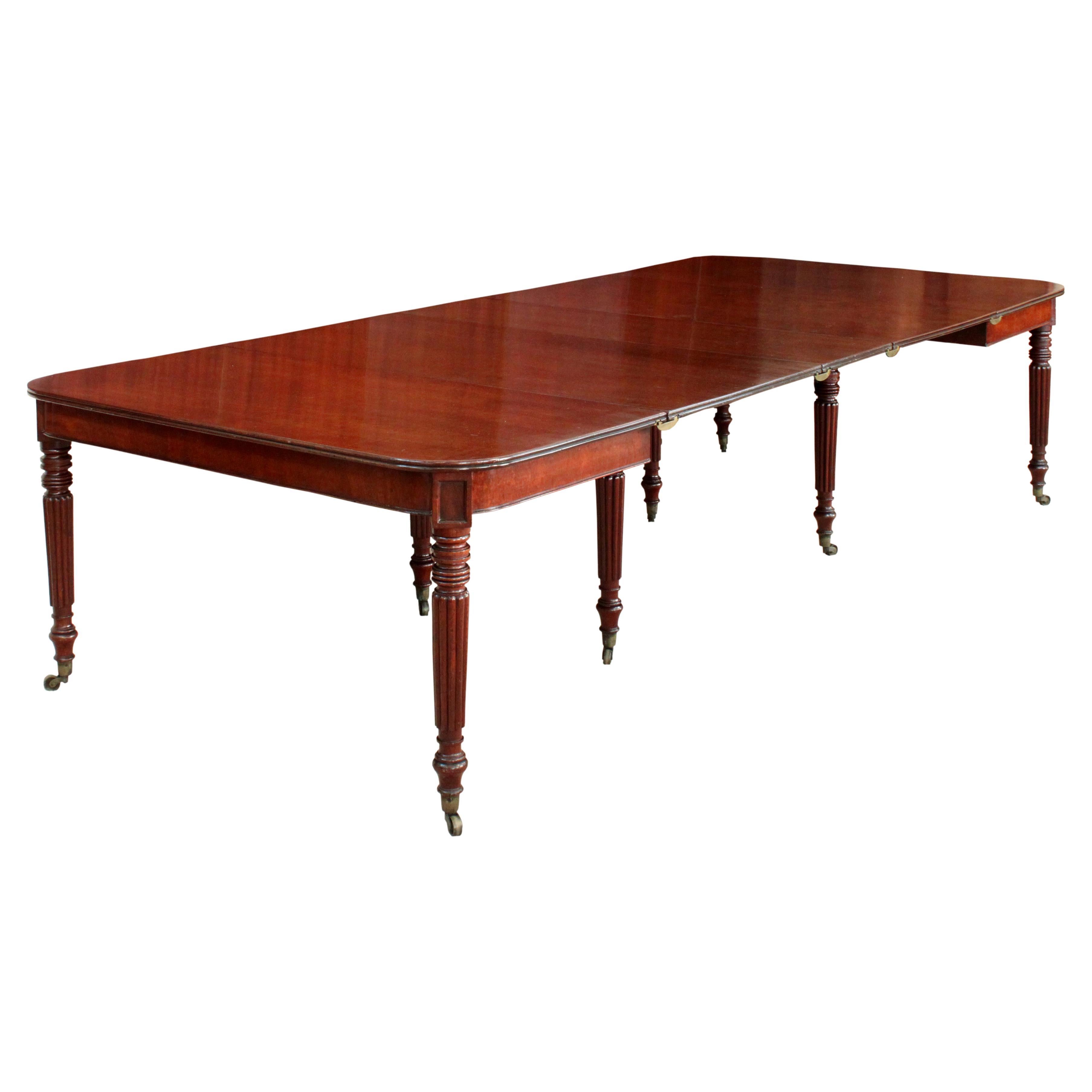 Regency Mahogany Extending Dining Table Attributed to Gillows of Lancaster For Sale