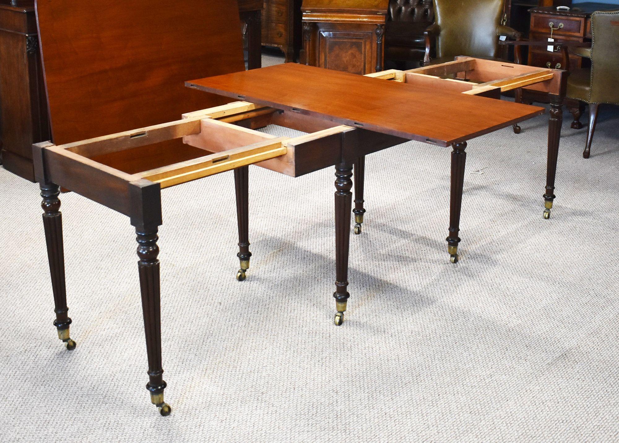 Regency Mahogany Extending Dining Table For Sale 7