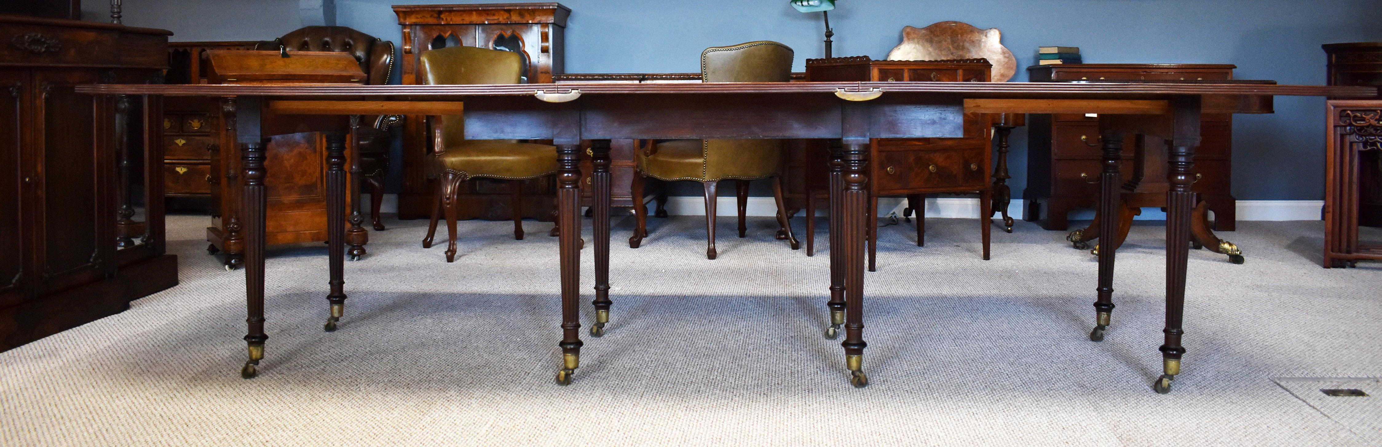 Regency Mahogany Extending Dining Table In Excellent Condition For Sale In Chelmsford, Essex