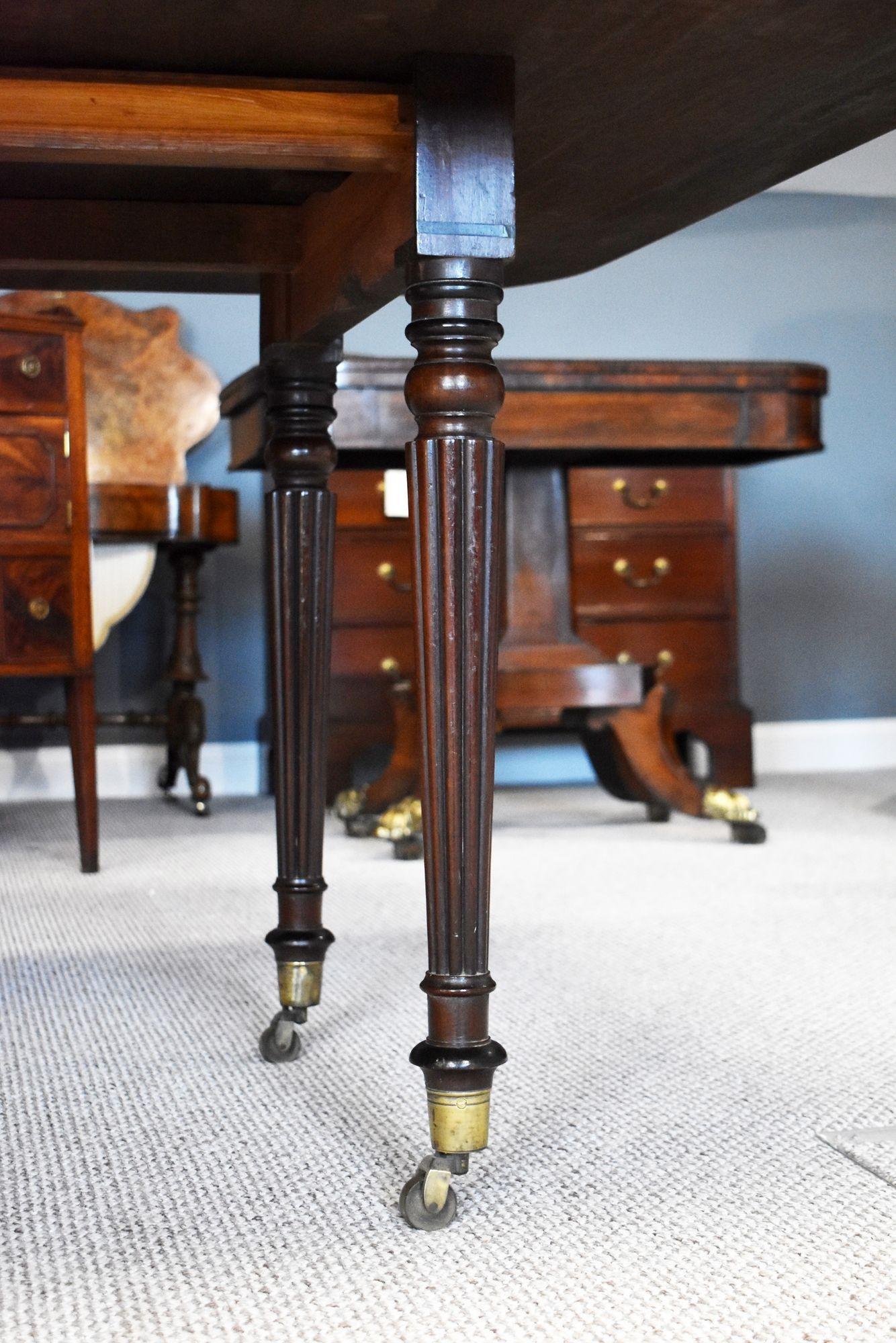 Early 19th Century Regency Mahogany Extending Dining Table For Sale