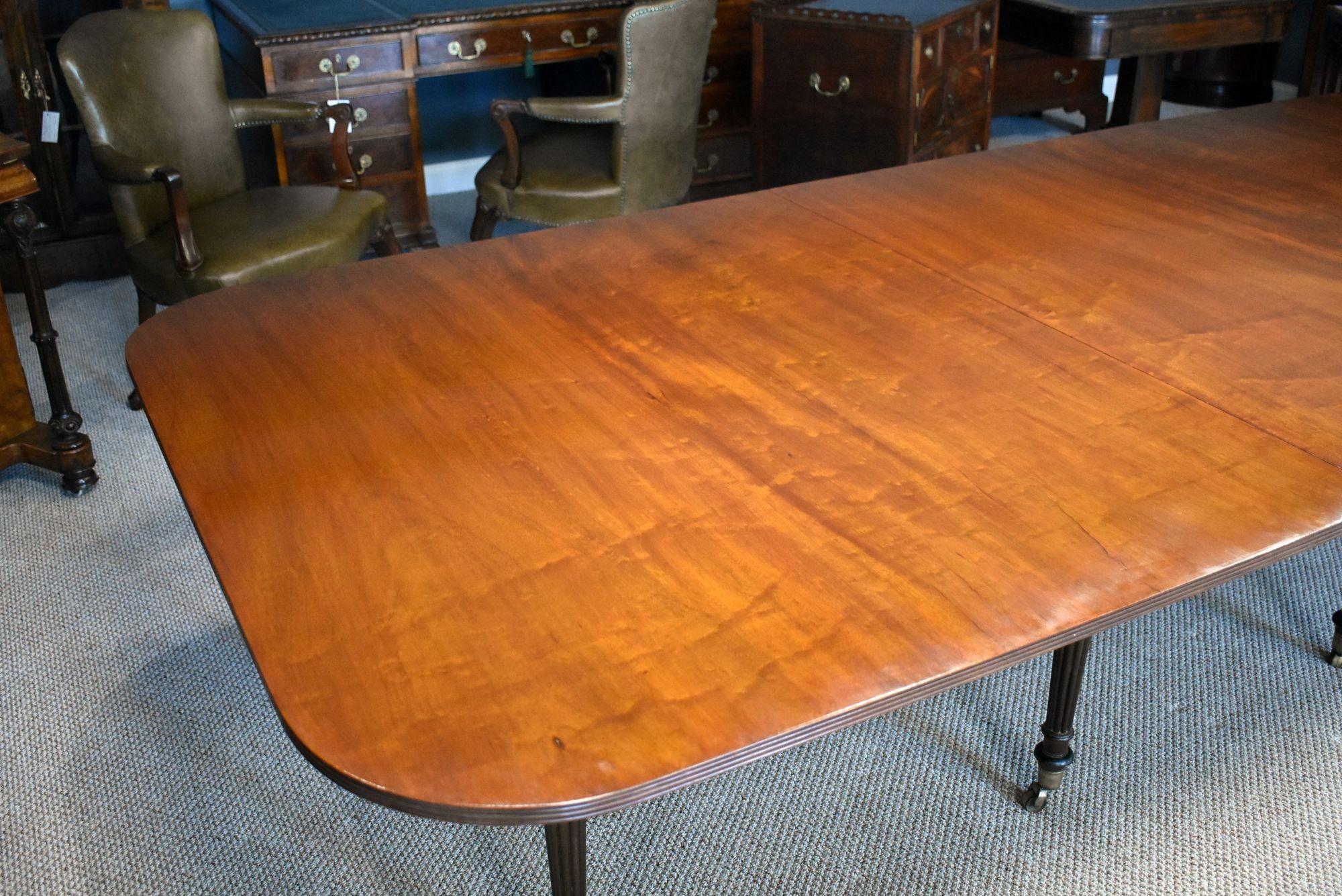Regency Mahogany Extending Dining Table For Sale 1