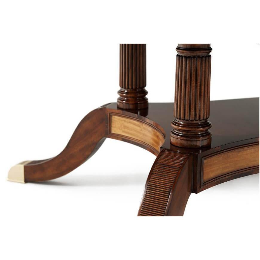 Mesa de comedor extensible de caoba Regency en venta 1