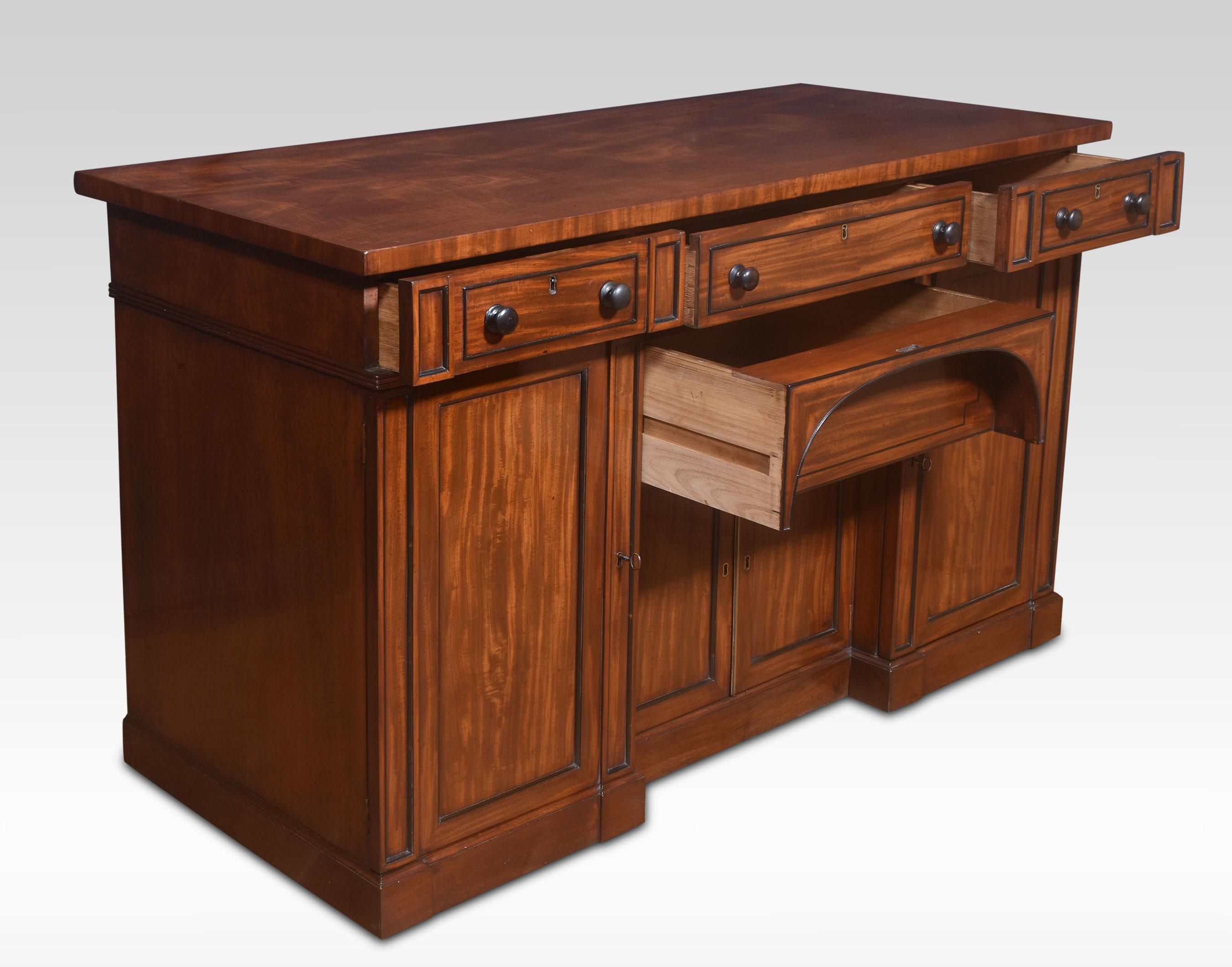 Credenza Regency in mogano a quattro ante in vendita 3