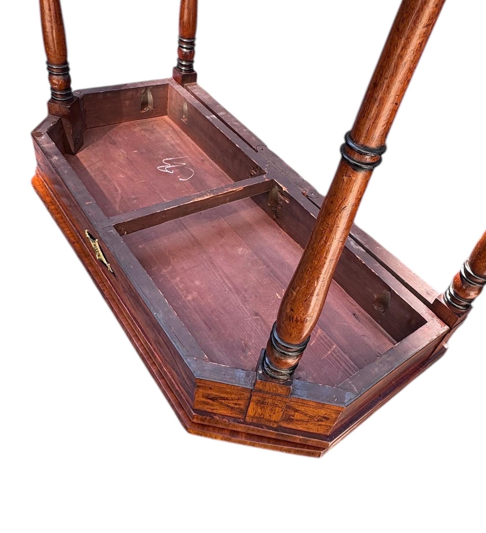Mesa de juegos Regency de caoba con tablero de cuero en venta 4