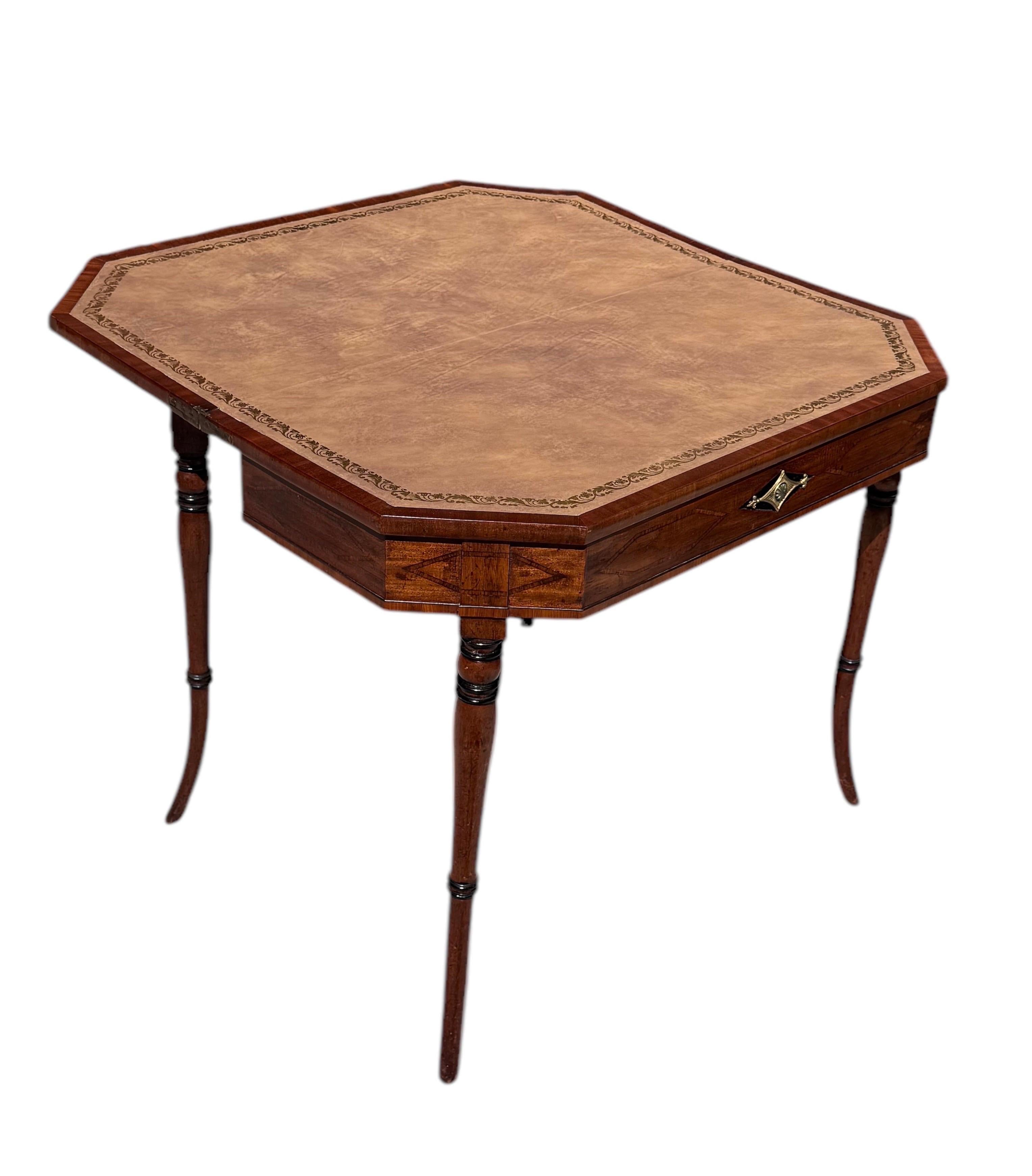 Mesa de juegos Regency de caoba con tablero de cuero en Bueno estado para la venta en Huntington, NY