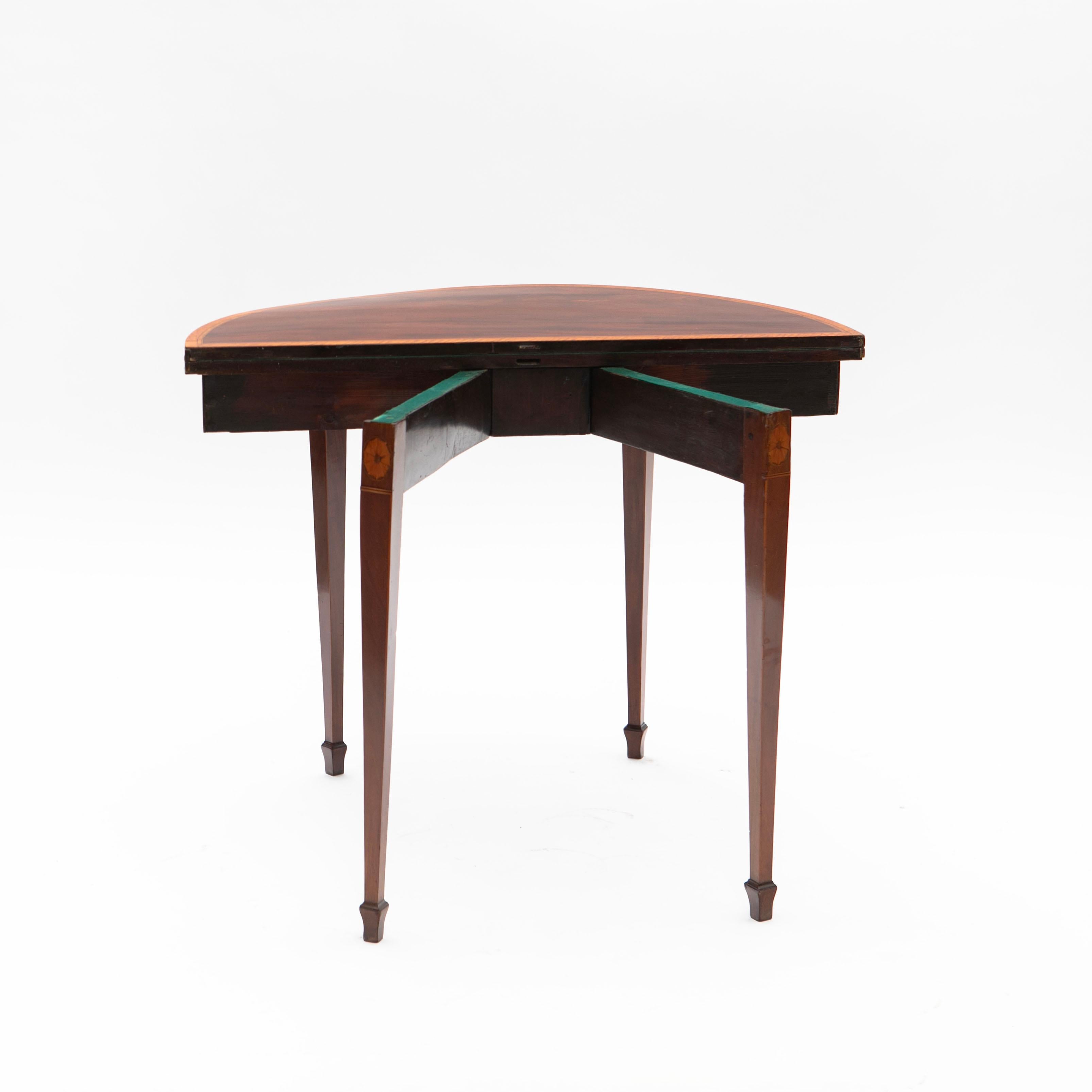 Table de jeux Regency en acajou avec incrustation en bois satiné en vente 2