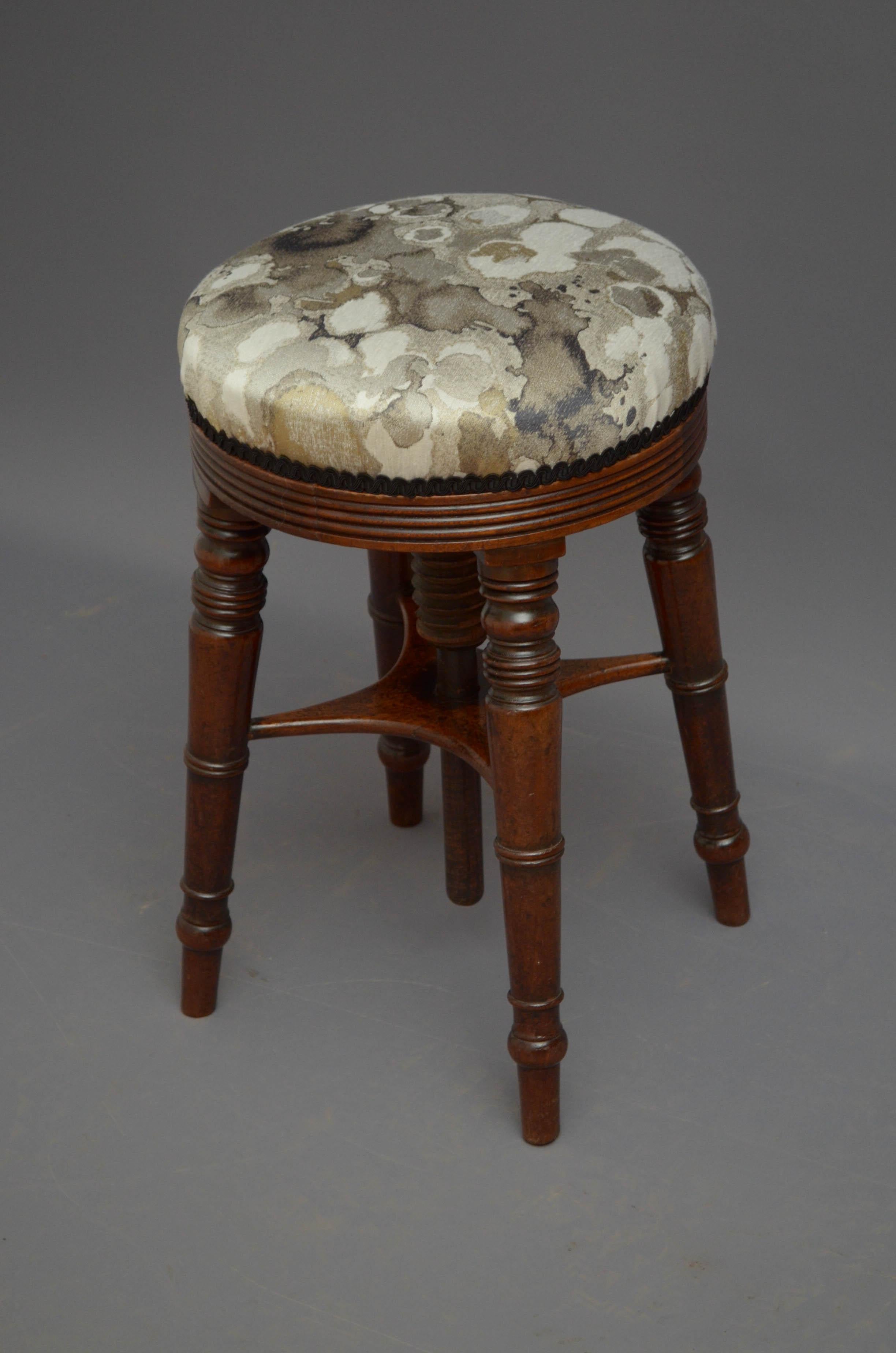 Sn5080 Regency mahogany revolving piano or dressing table stool, having height adjustable seat, reeded rails and 4 outswept ringed legs united by cross stretcher legs. This antique stool is in home ready condition. c1820

Measures: Height 20-25