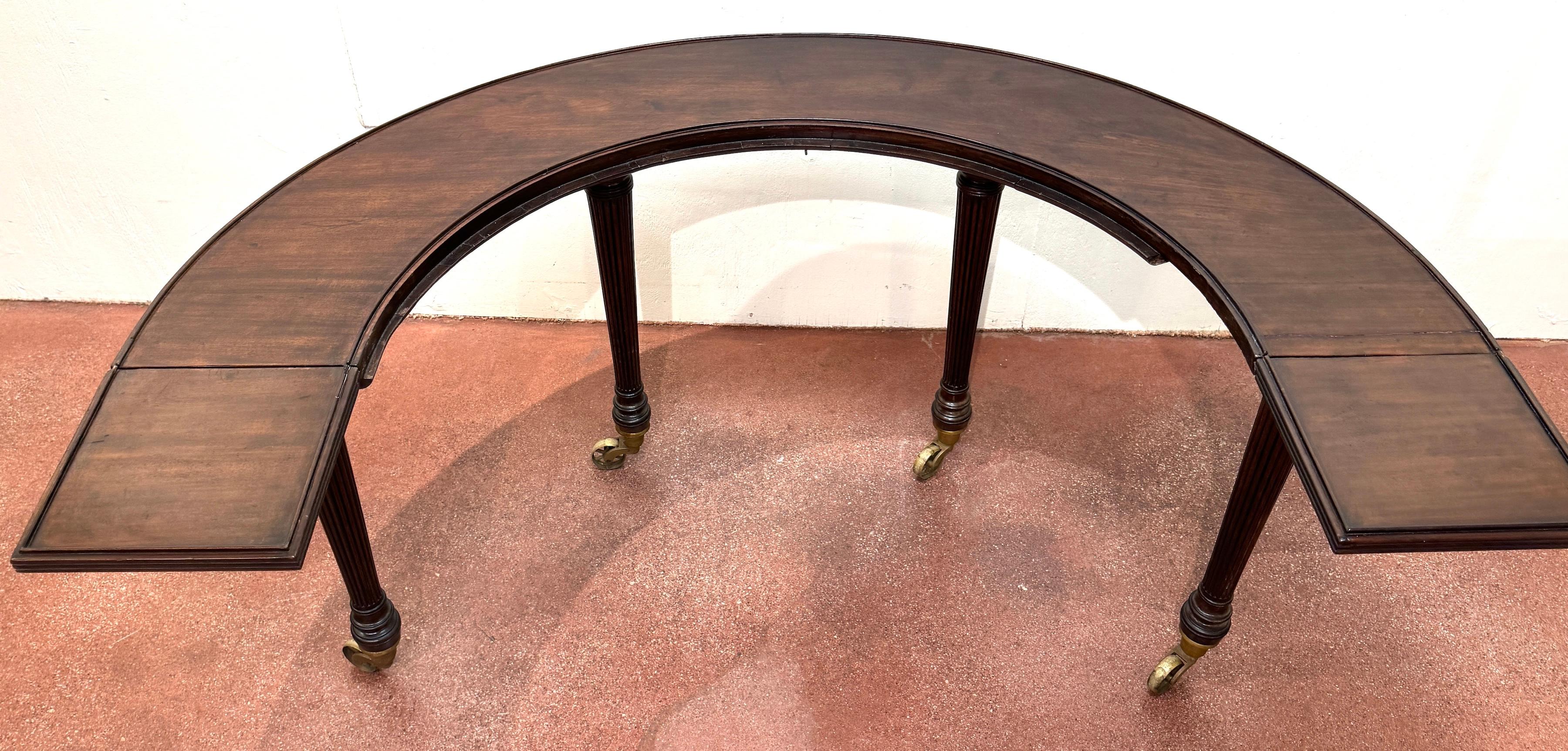 Regency Mahogany Horseshoe Hunt/ Wine Table, Attributed to Gillows, C. 1820s For Sale 7