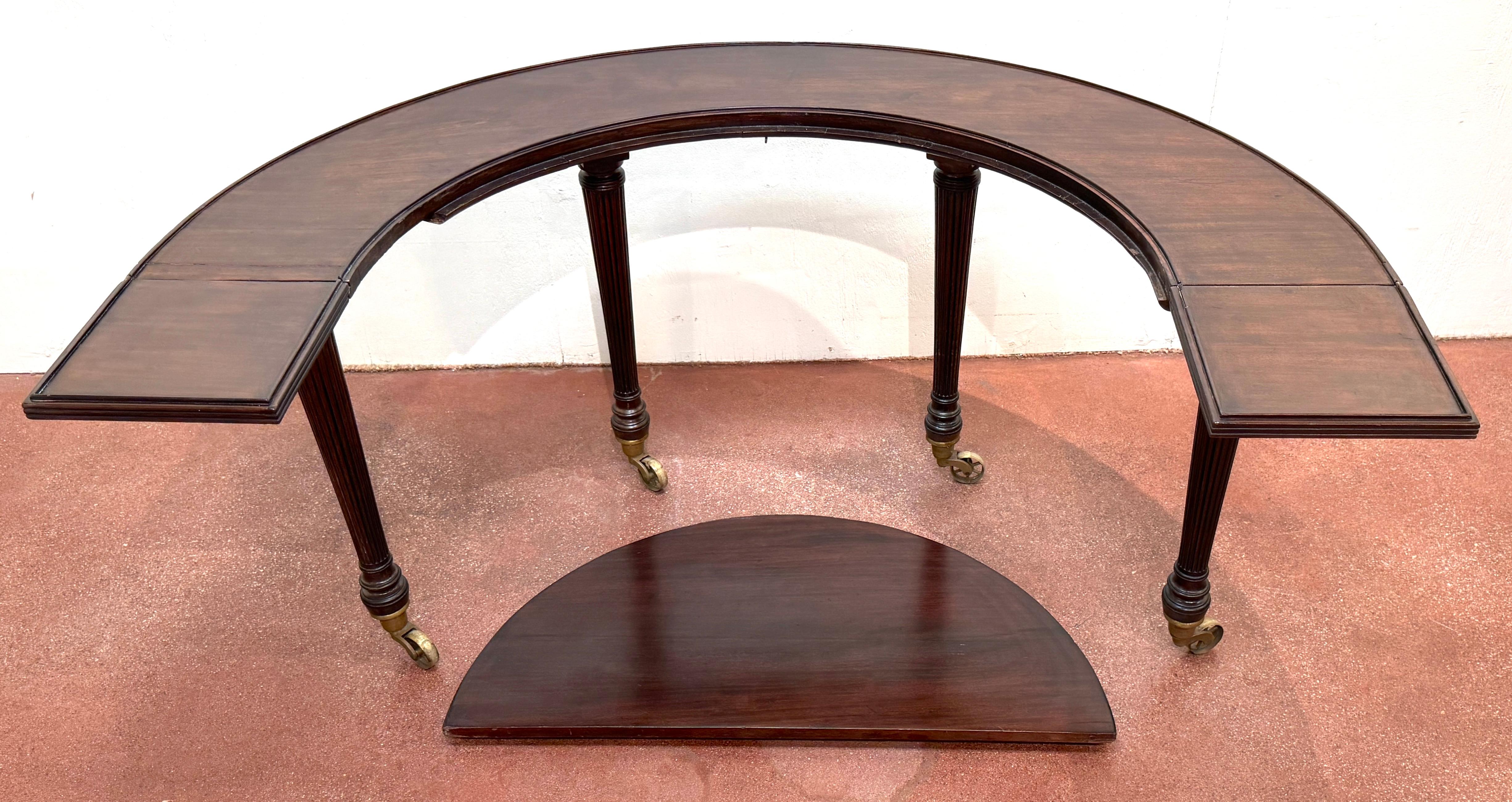 Early 19th Century Regency Mahogany Horseshoe “Hunt” or “Wine” Table, Attributed to Gillows, 

Set Consisting of two pieces, the adjustable horseshoe table and the removable centerboard

A superb early 19th-century Regency period figured mahogany