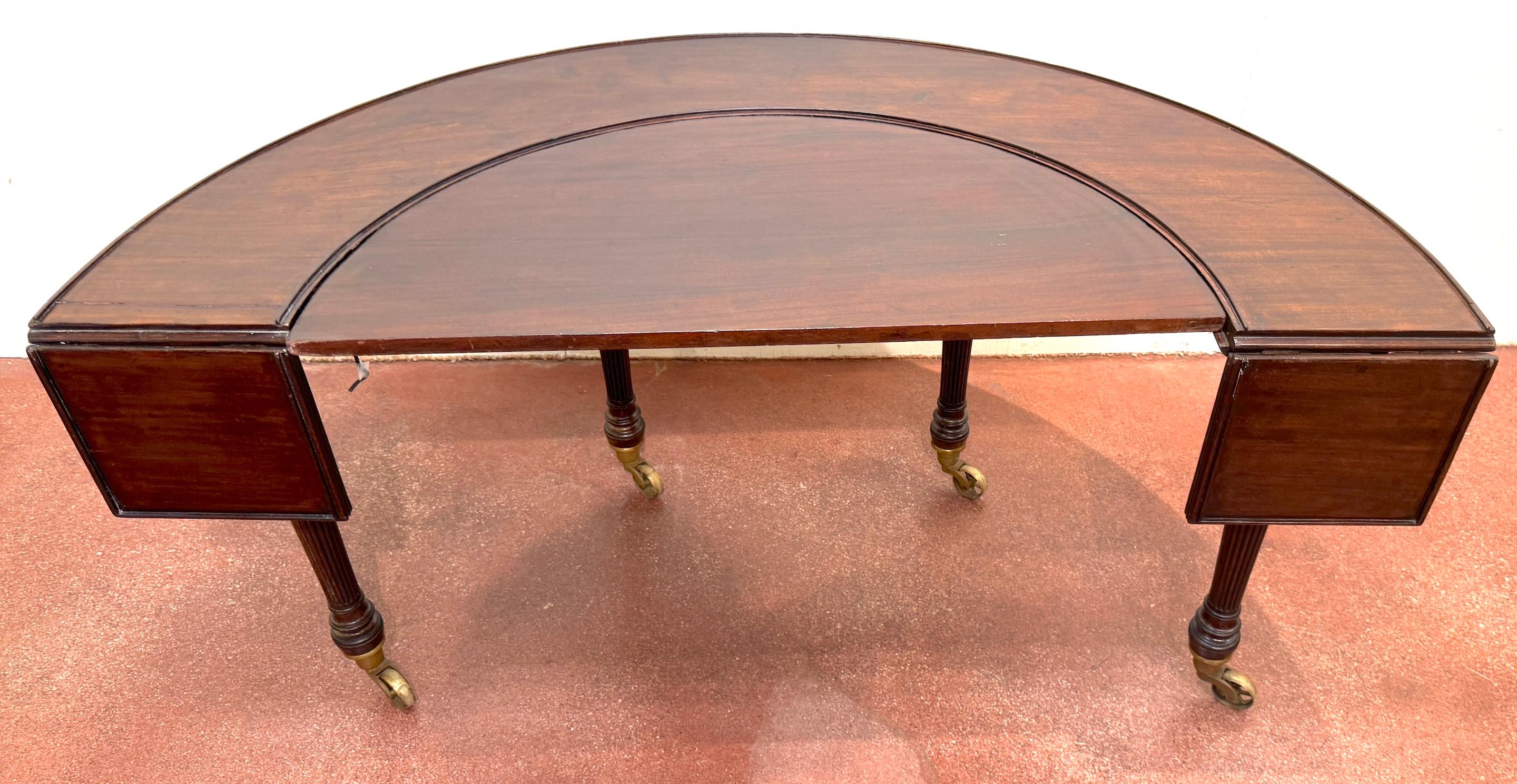 Carved Regency Mahogany Horseshoe Hunt/ Wine Table, Attributed to Gillows, C. 1820s For Sale