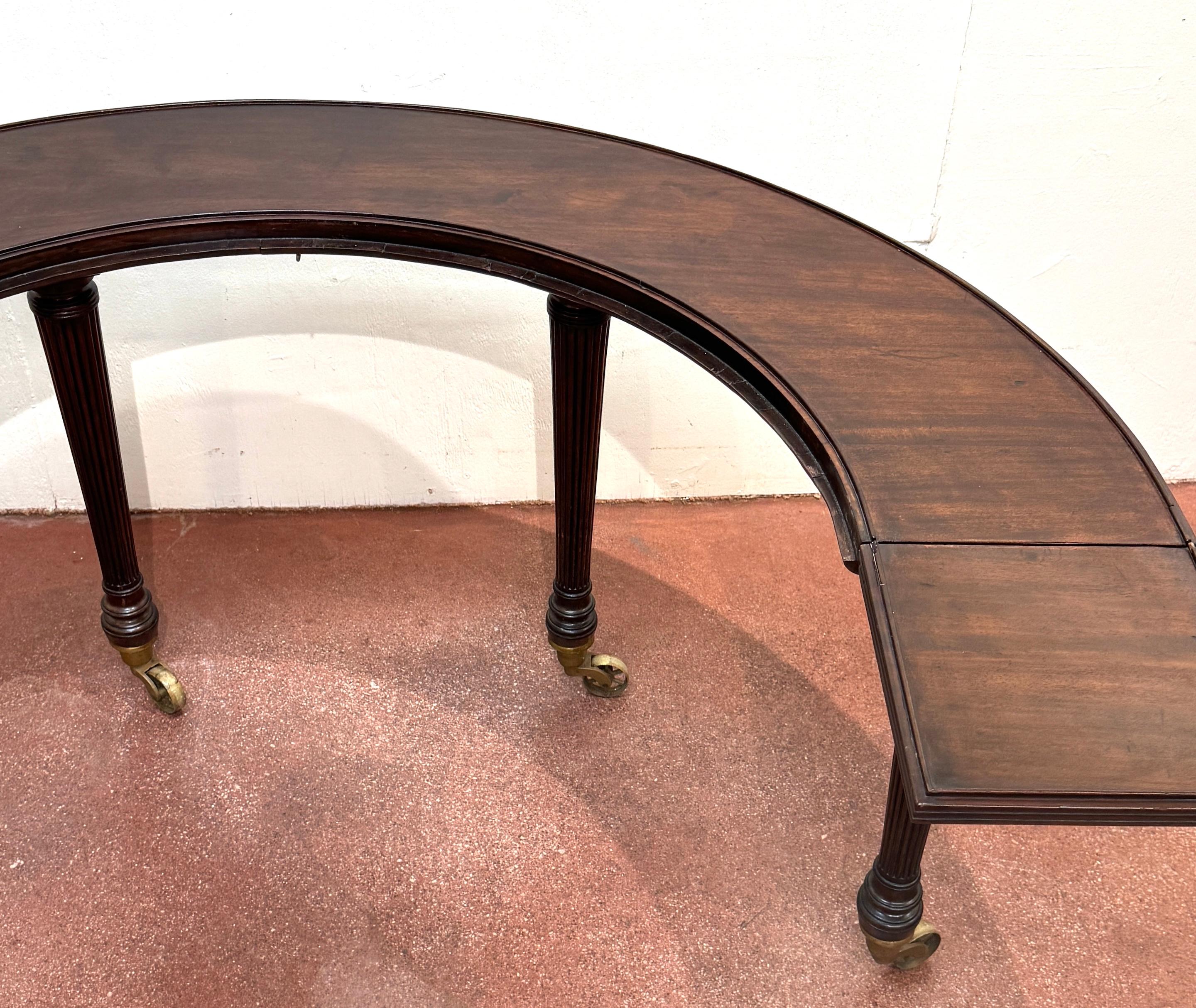 Regency Mahogany Horseshoe Hunt/ Wine Table, Attributed to Gillows, C. 1820s For Sale 2