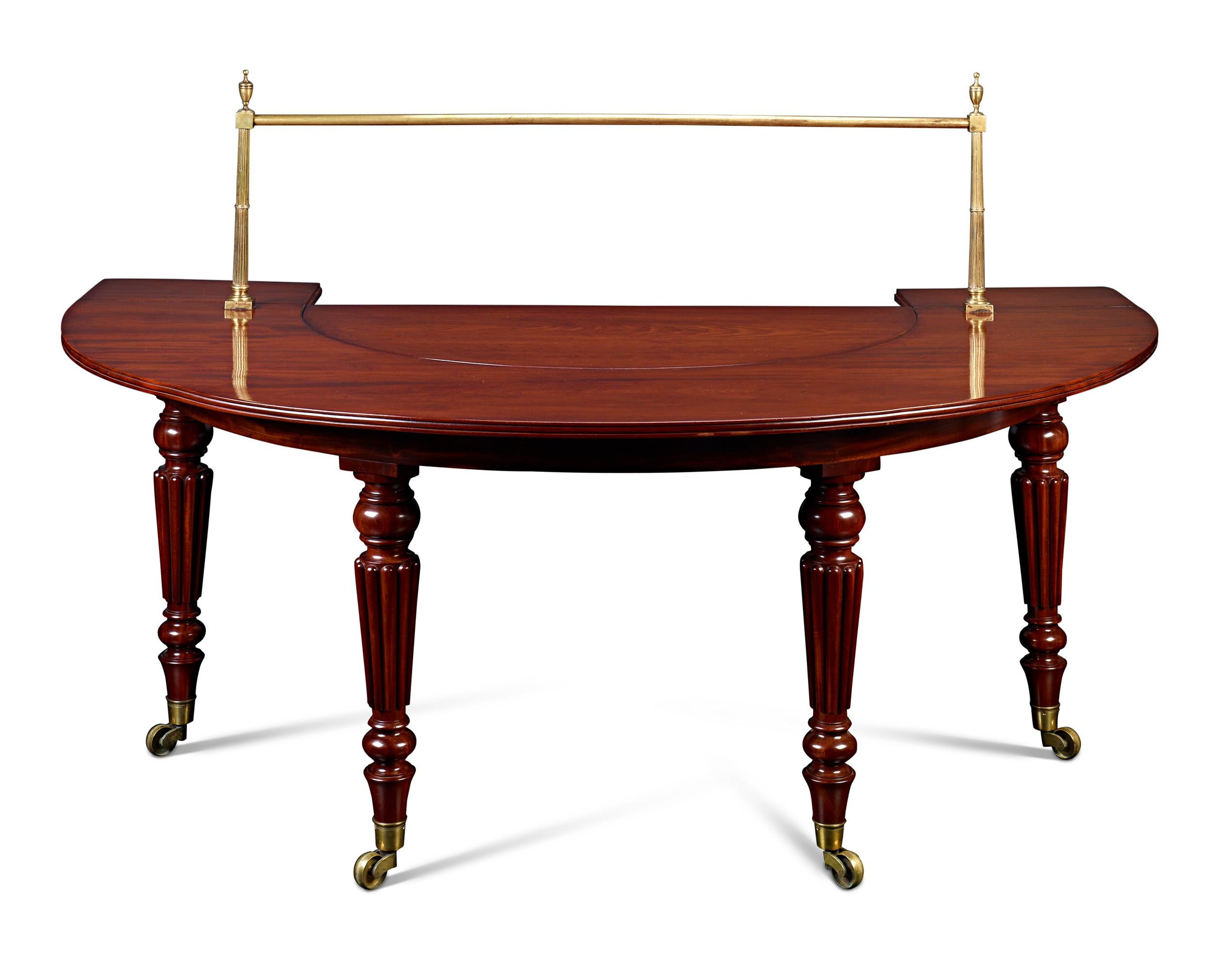 Perfekt proportioniert und wunderschön gearbeitet, ist dieser seltene Jagdtisch ein außergewöhnliches Beispiel für die Tischlerei der Regency-Periode. Dieser auch als Gesellschaftstisch bezeichnete Tisch in Form eines Hufeisens wurde speziell für