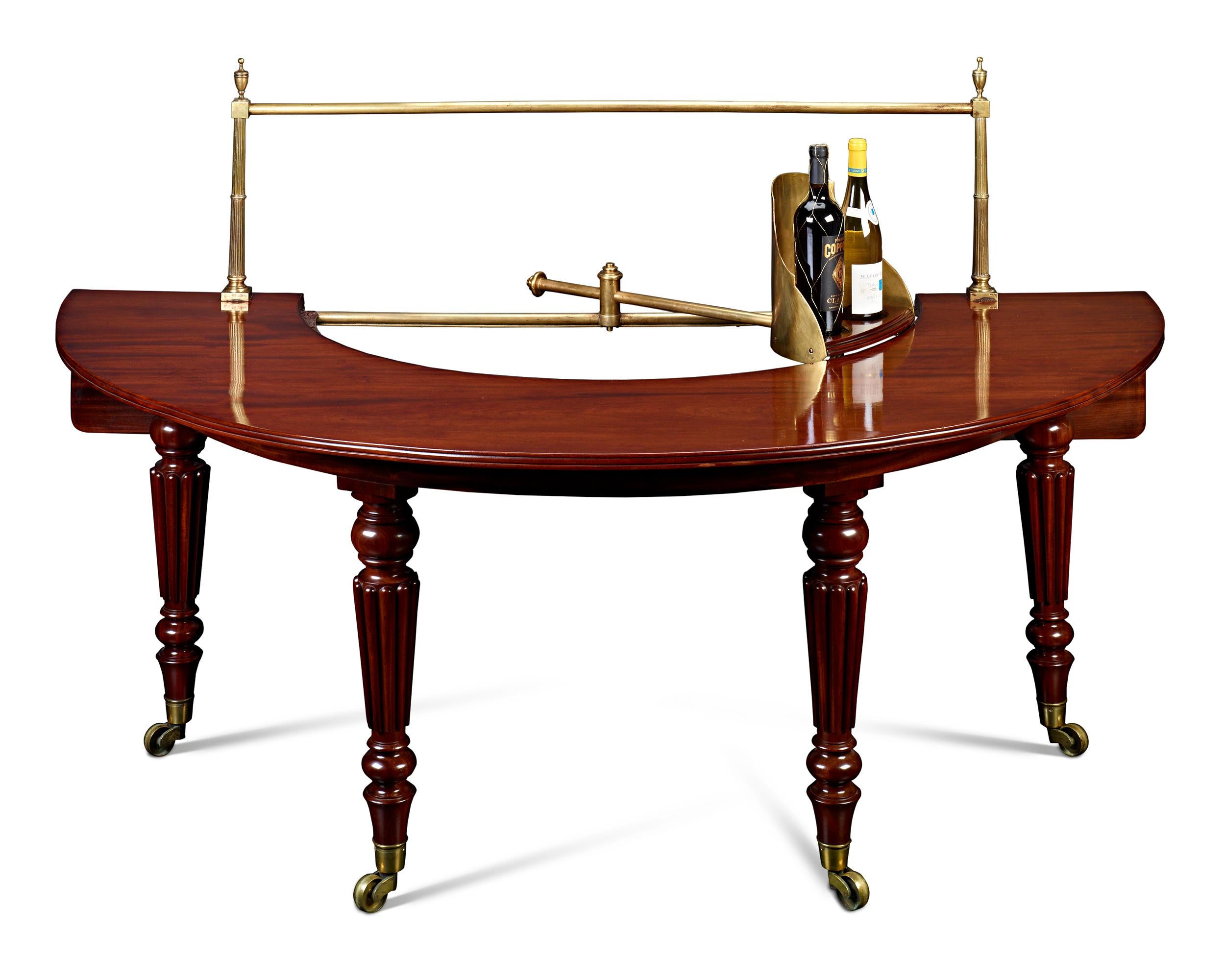 Regency Mahogany Hunt Table In Excellent Condition For Sale In New Orleans, LA