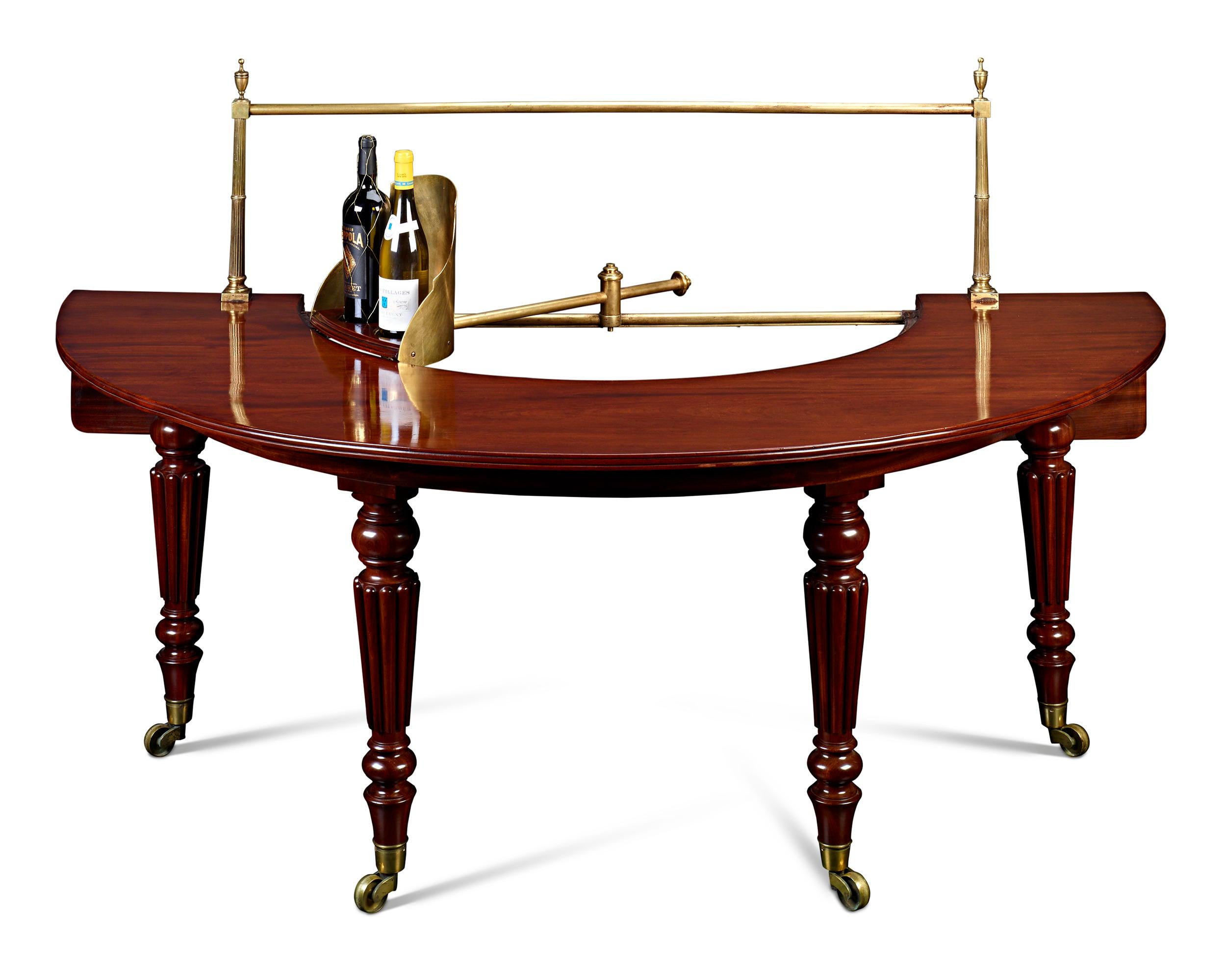 Regency Mahogany Hunt Table In Excellent Condition For Sale In New Orleans, LA