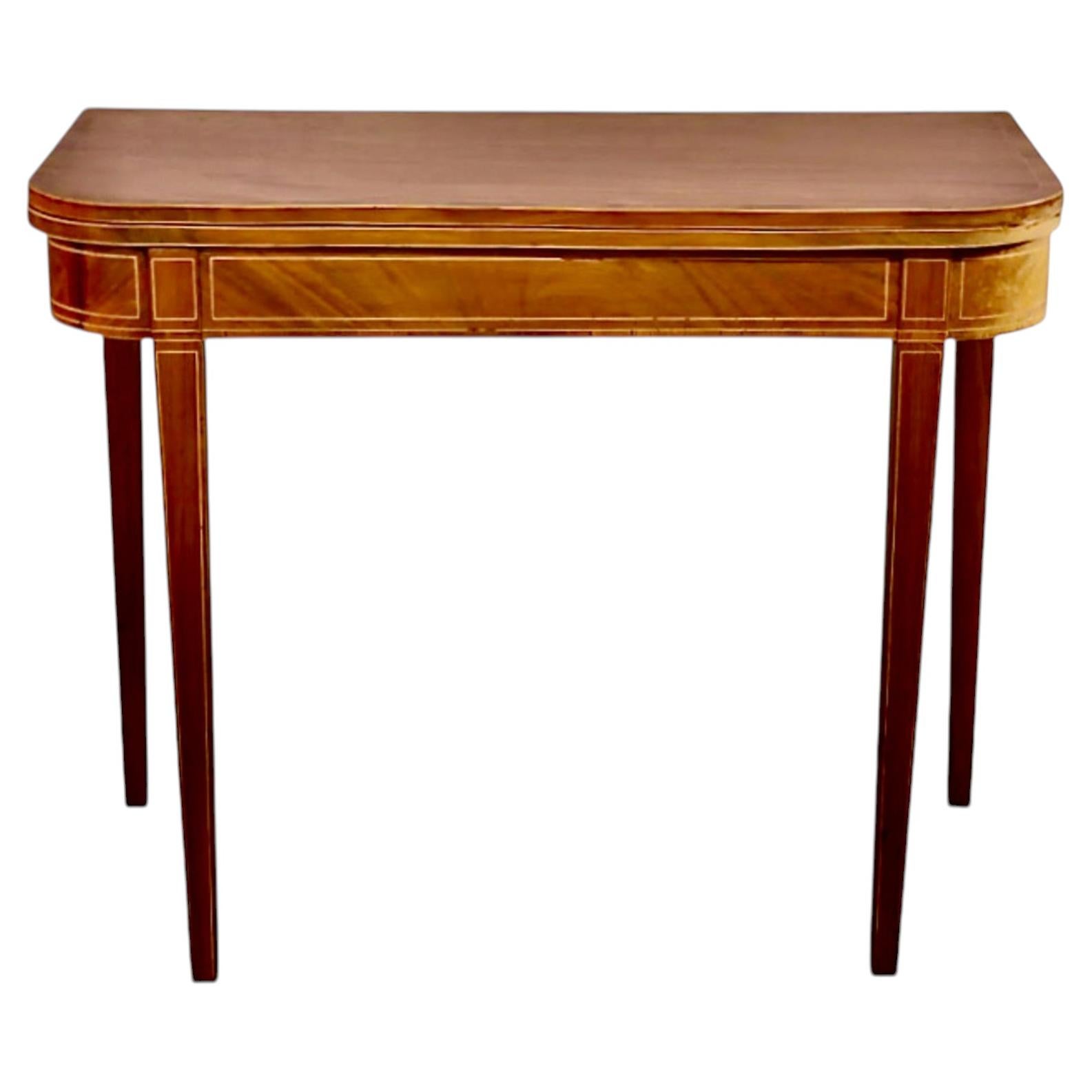 Table à jeux en acajou marqueté de style Régence anglaise du début du 19e siècle