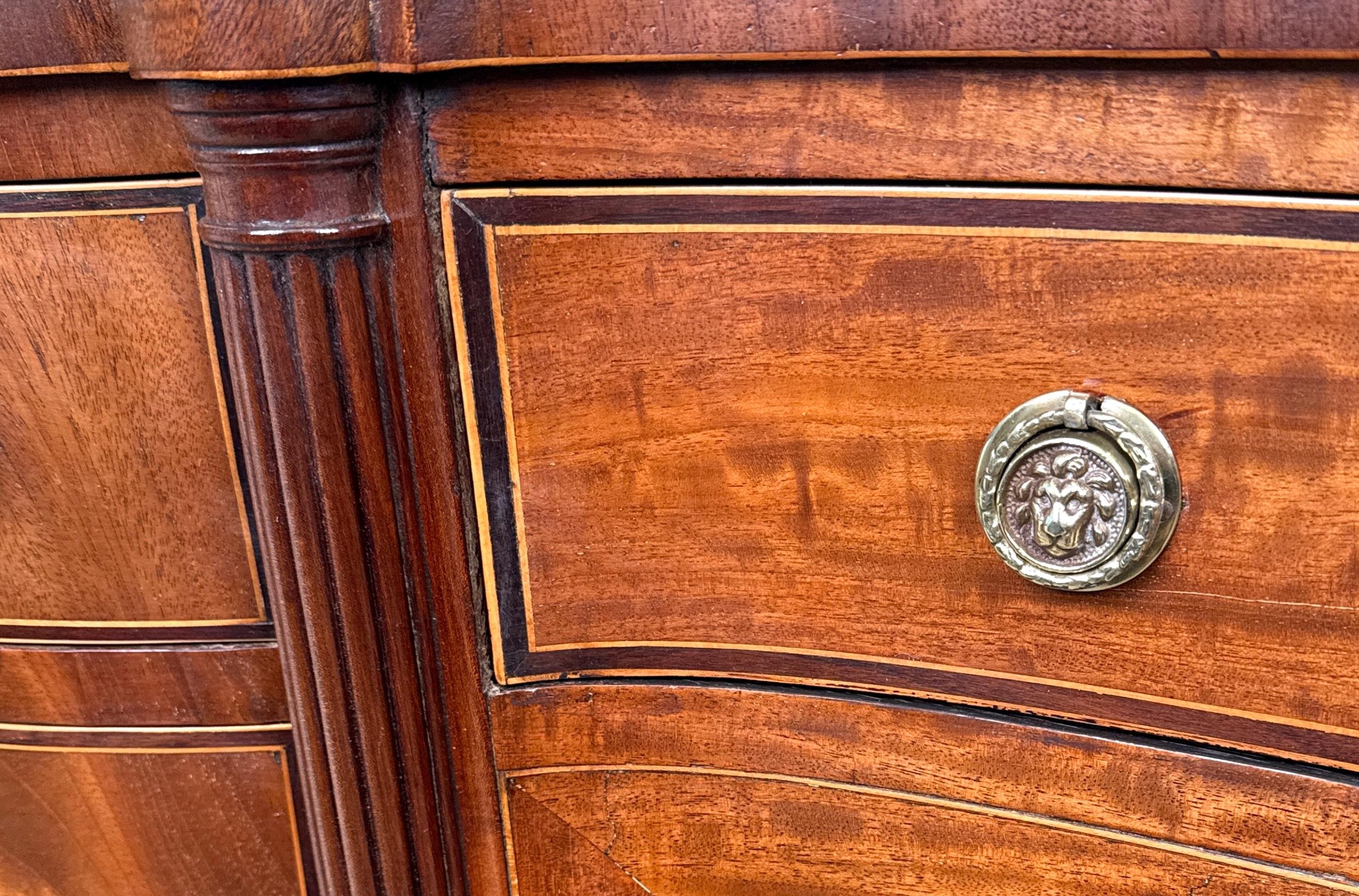 Regency Mahogany Kneehole Dressing Table In Good Condition For Sale In Bedfordshire, GB