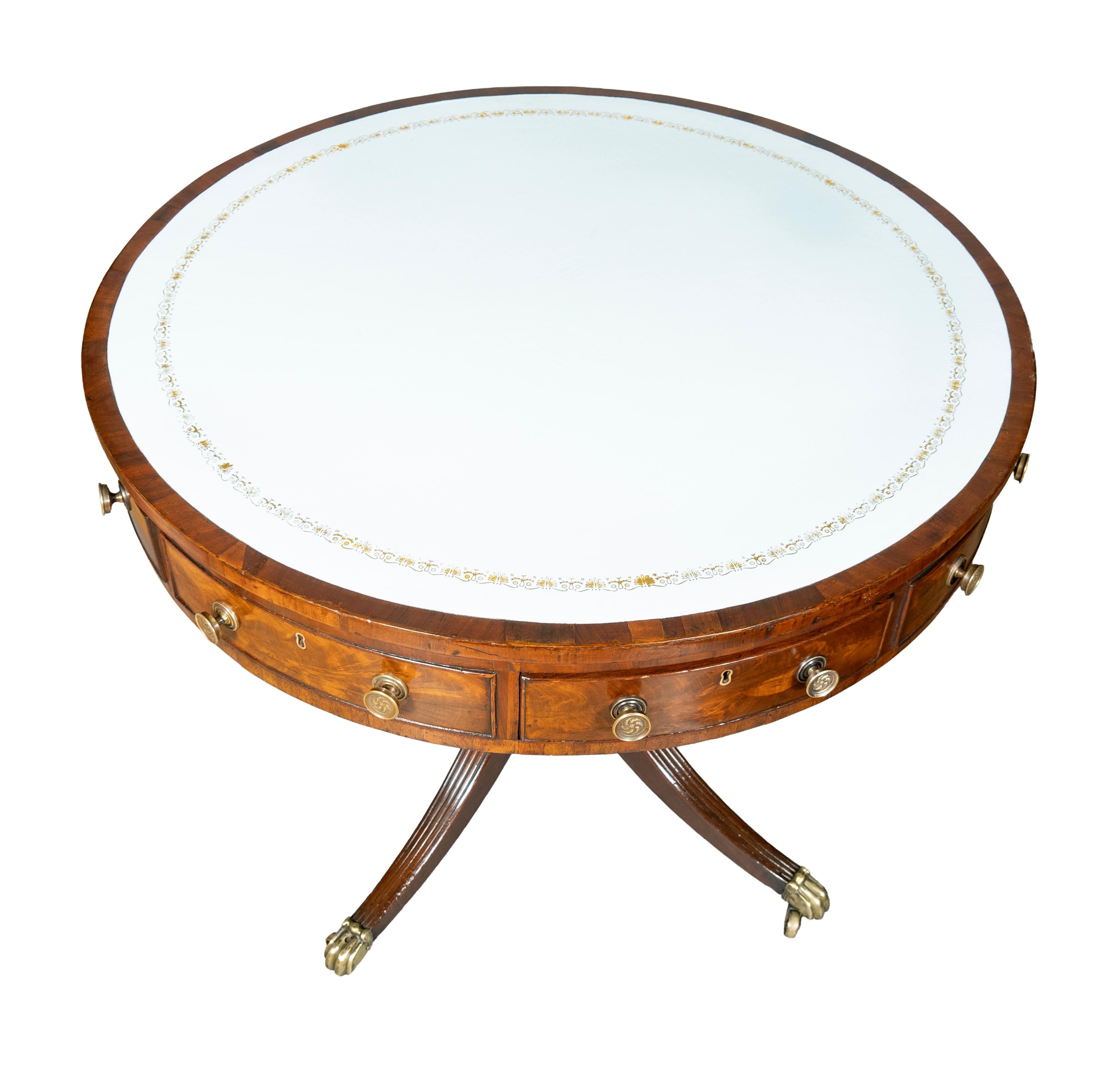 Laiton Table de bibliothèque Regency en acajou en vente