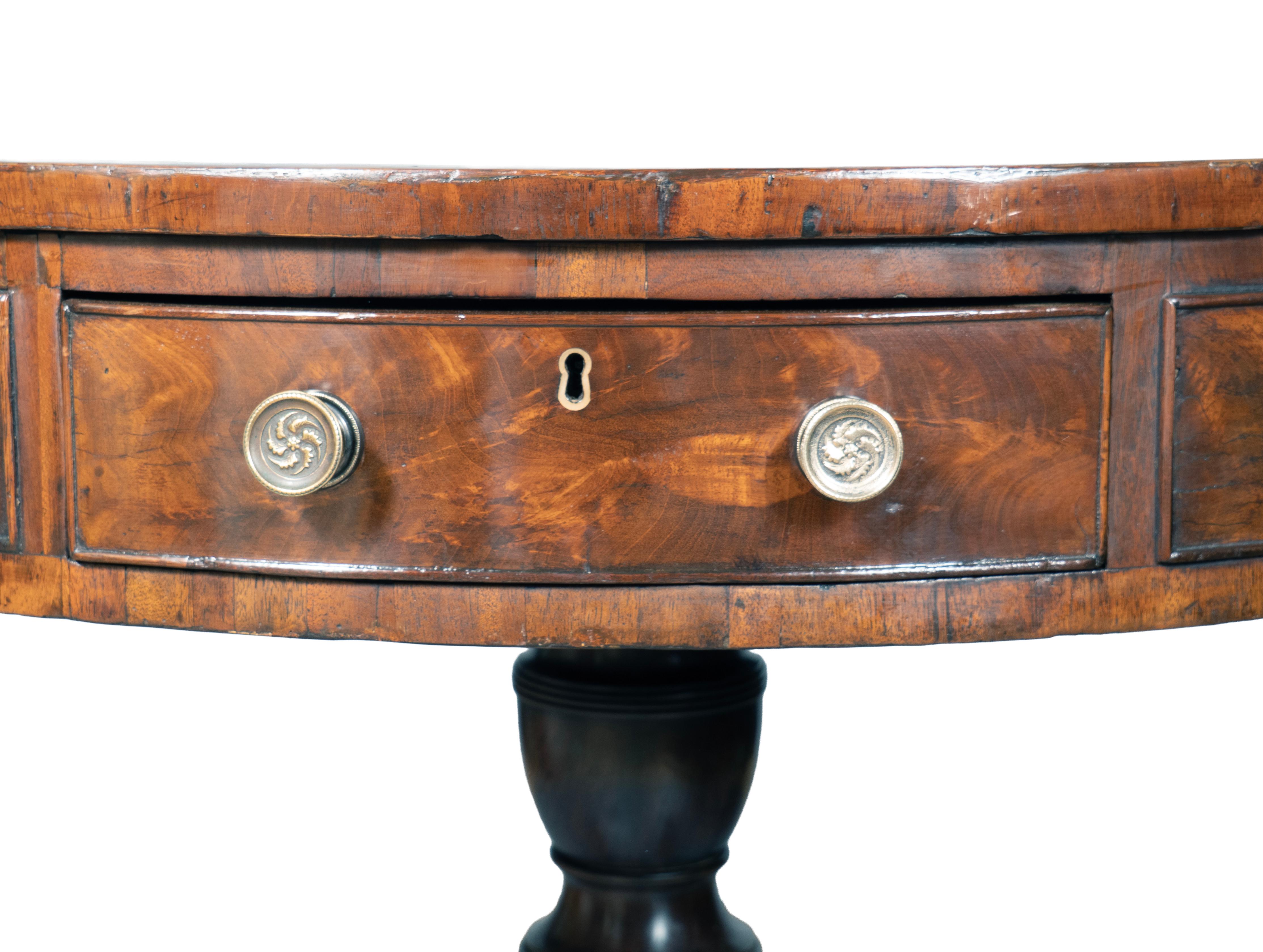 Table de bibliothèque Regency en acajou en vente 2