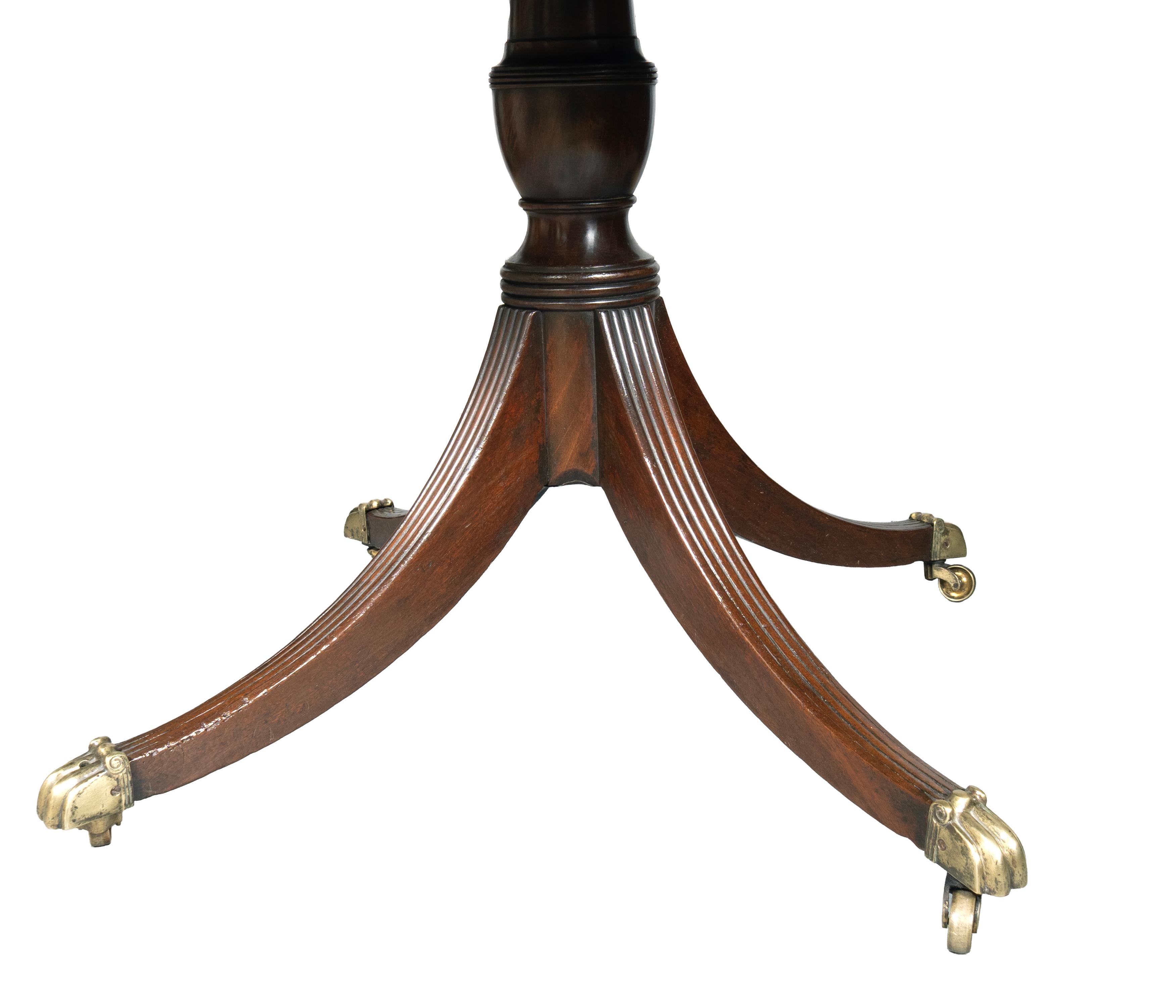 Table de bibliothèque Regency en acajou en vente 3